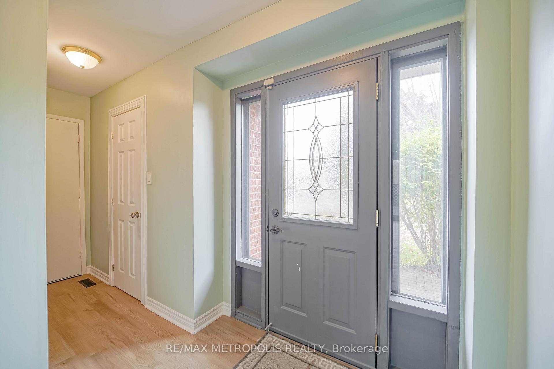 Photo 6 of 306 Lupin Drive, Whitby, Downtown Whitby — HOMEH