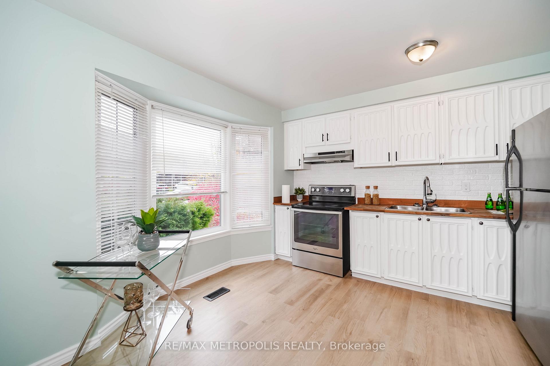 Photo 13 of 306 Lupin Drive, Whitby, Downtown Whitby — HOMEH