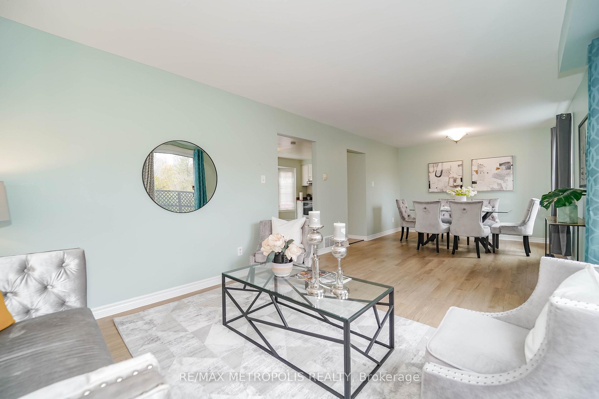 Photo 10 of 306 Lupin Drive, Whitby, Downtown Whitby — HOMEH