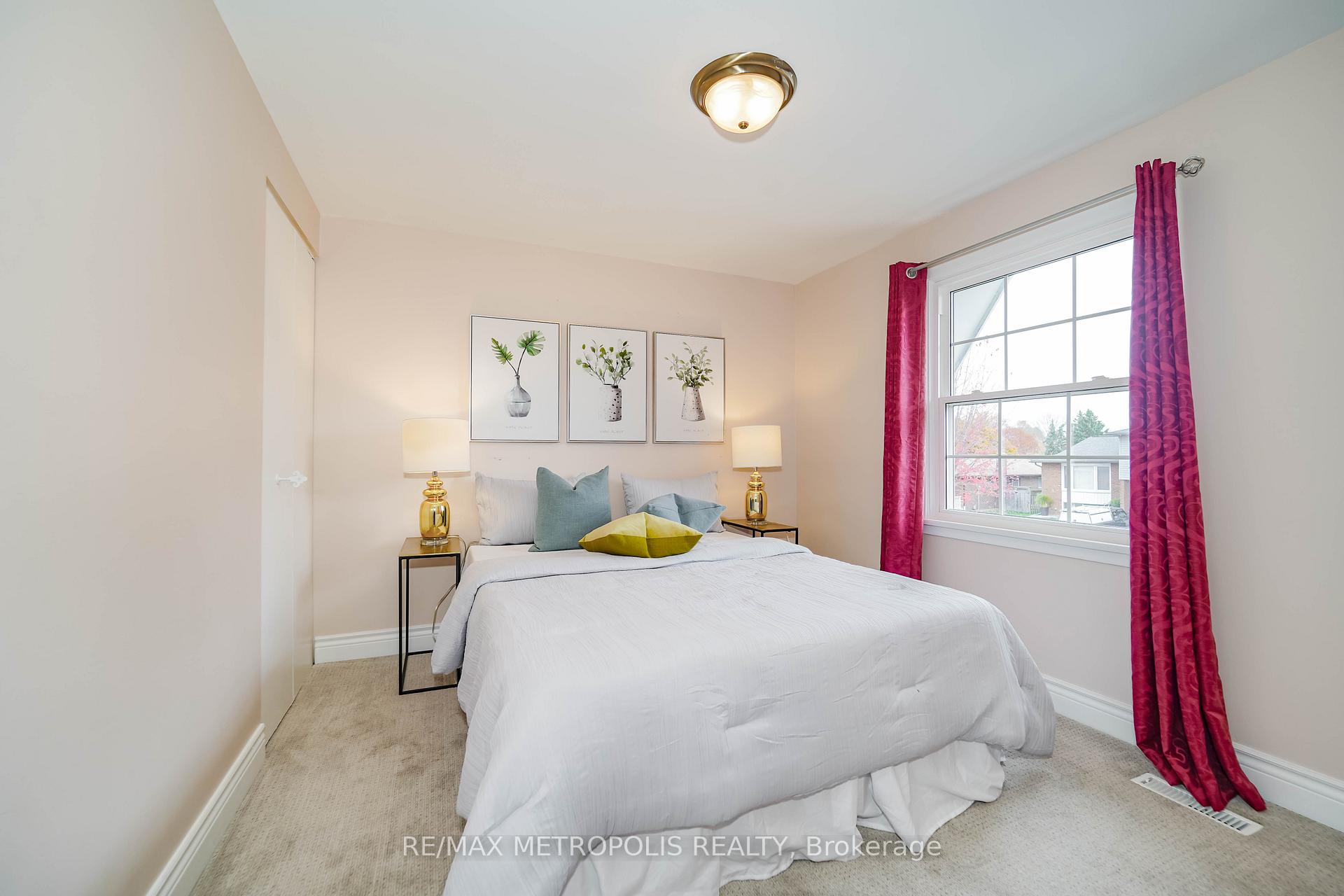Photo 29 of 306 Lupin Drive, Whitby, Downtown Whitby — HOMEH