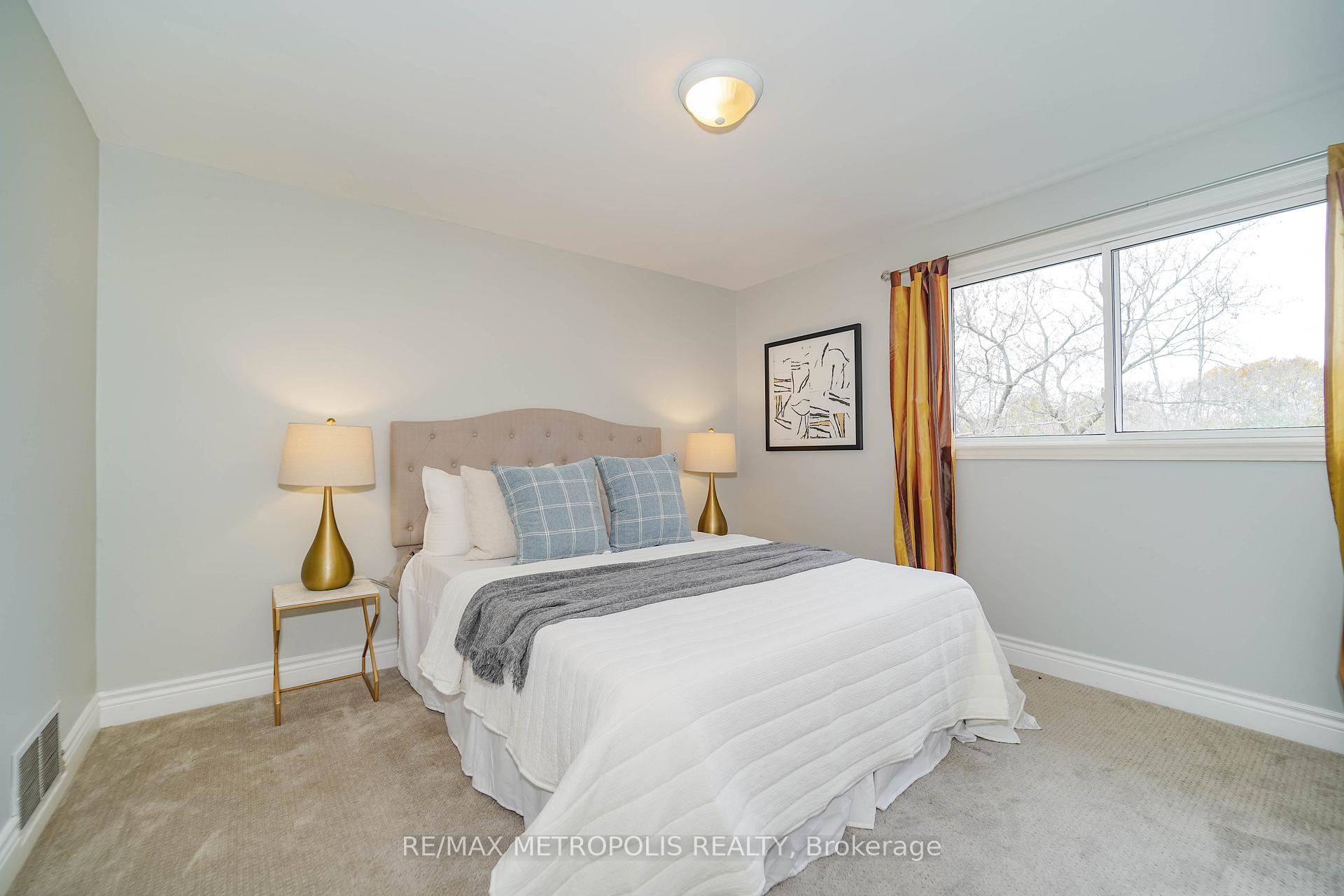 Photo 33 of 306 Lupin Drive, Whitby, Downtown Whitby — HOMEH