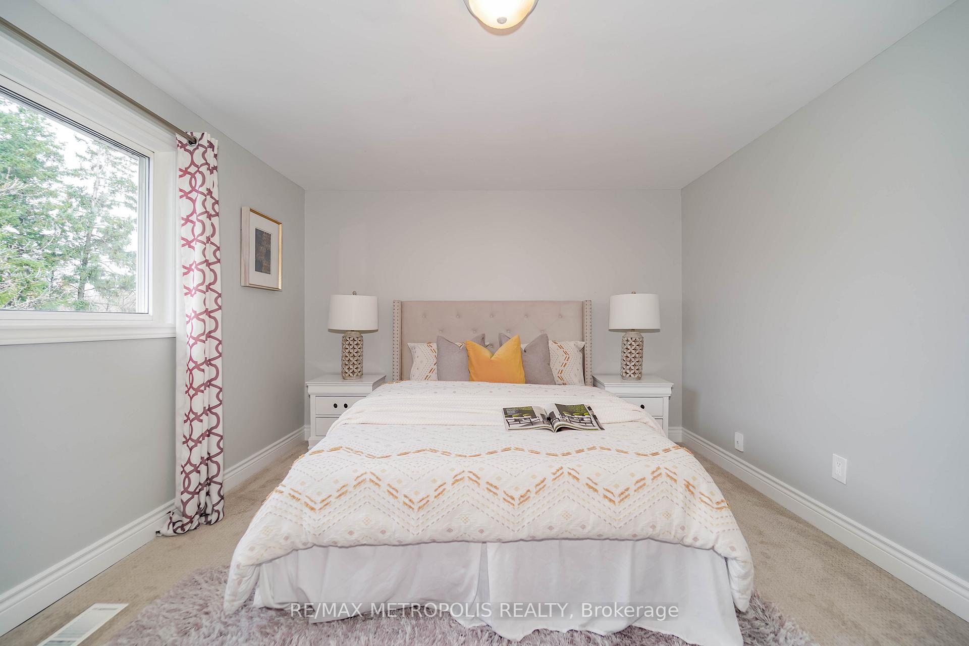 Photo 32 of 306 Lupin Drive, Whitby, Downtown Whitby — HOMEH