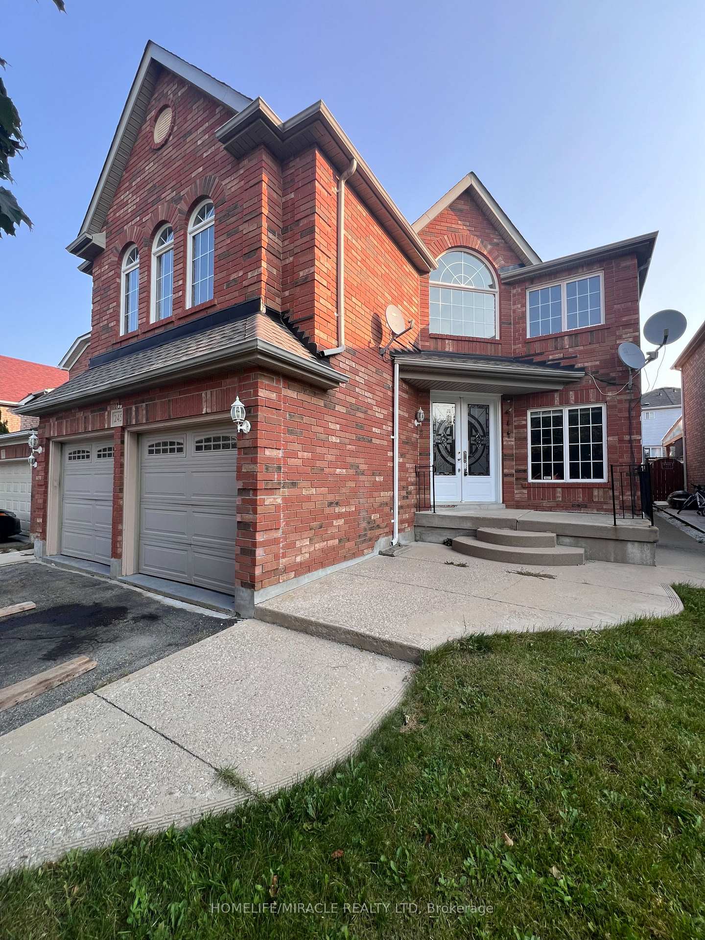 Photo 1 of 245 Fernforest Drive, Brampton, Sandringham-Wellington — HOMEH