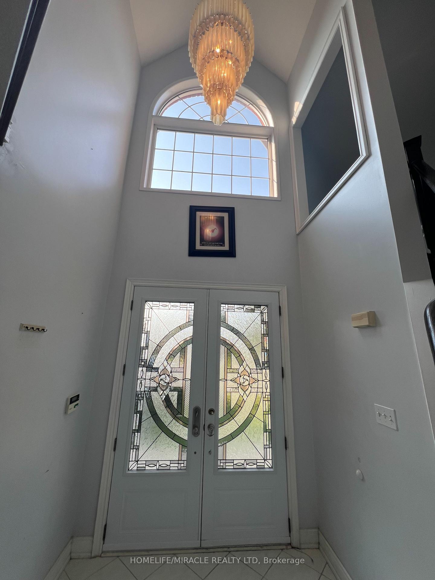 Photo 2 of 245 Fernforest Drive, Brampton, Sandringham-Wellington — HOMEH
