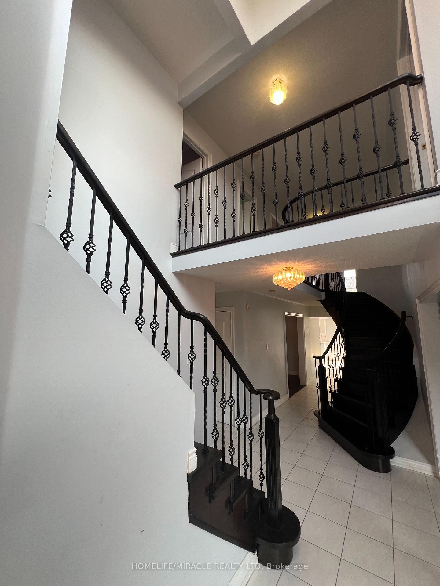 Photo 8 of 245 Fernforest Drive, Brampton, Sandringham-Wellington — HOMEH