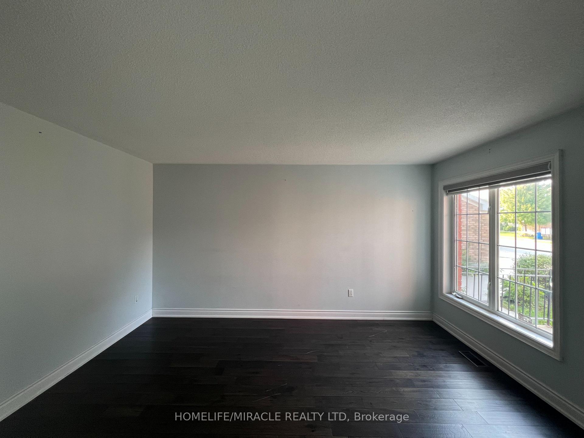 Photo 3 of 245 Fernforest Drive, Brampton, Sandringham-Wellington — HOMEH