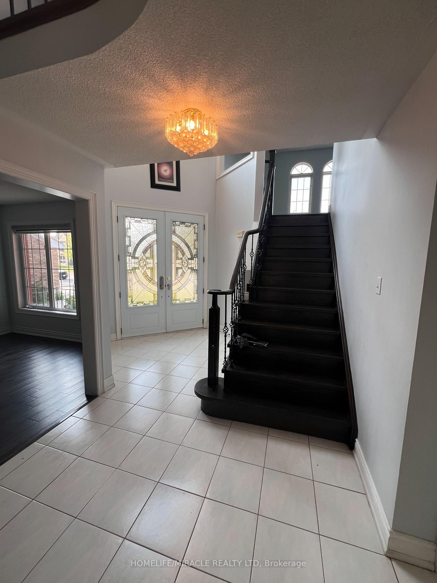 Photo 4 of 245 Fernforest Drive, Brampton, Sandringham-Wellington — HOMEH