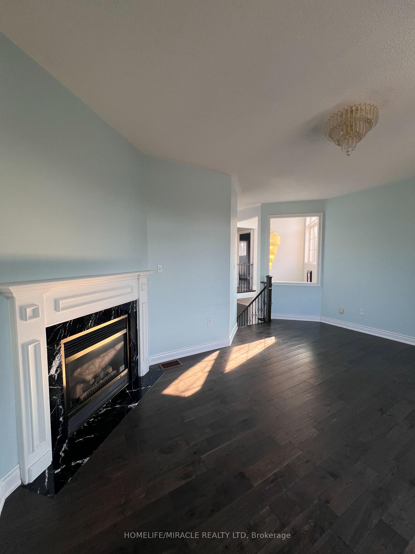 Photo 5 of 245 Fernforest Drive, Brampton, Sandringham-Wellington — HOMEH