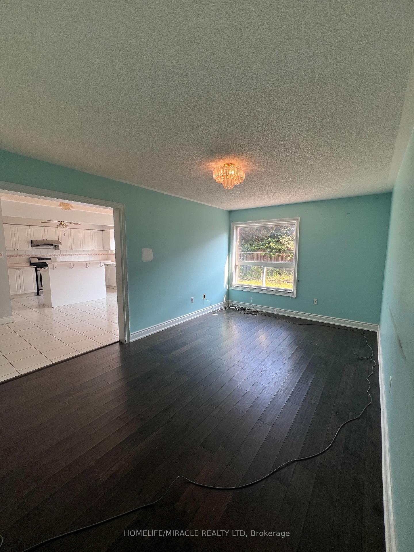 Photo 10 of 245 Fernforest Drive, Brampton, Sandringham-Wellington — HOMEH