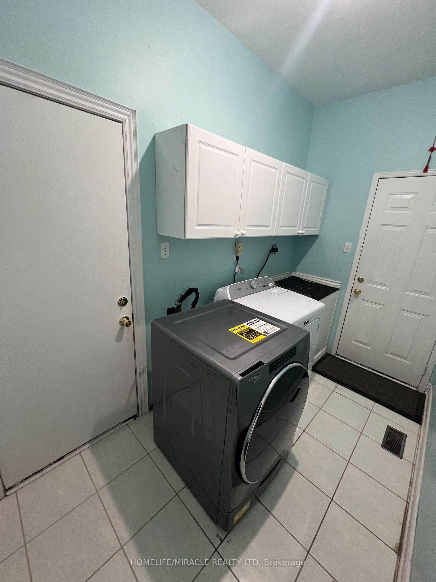 Photo 17 of 245 Fernforest Drive, Brampton, Sandringham-Wellington — HOMEH