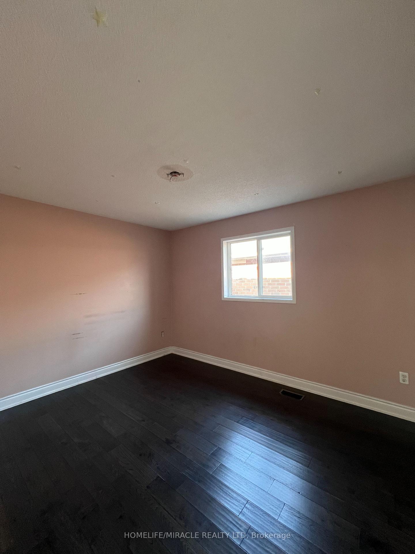 Photo 25 of 245 Fernforest Drive, Brampton, Sandringham-Wellington — HOMEH