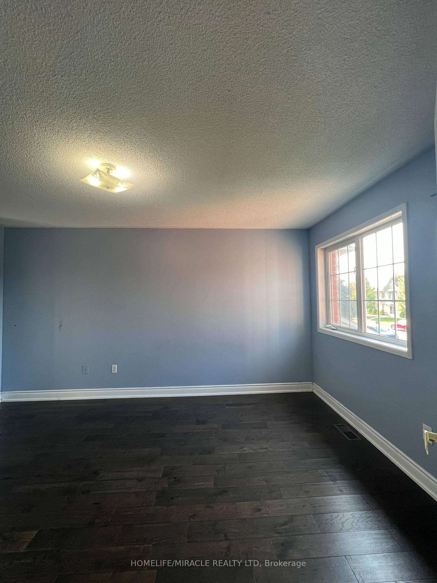 Photo 33 of 245 Fernforest Drive, Brampton, Sandringham-Wellington — HOMEH