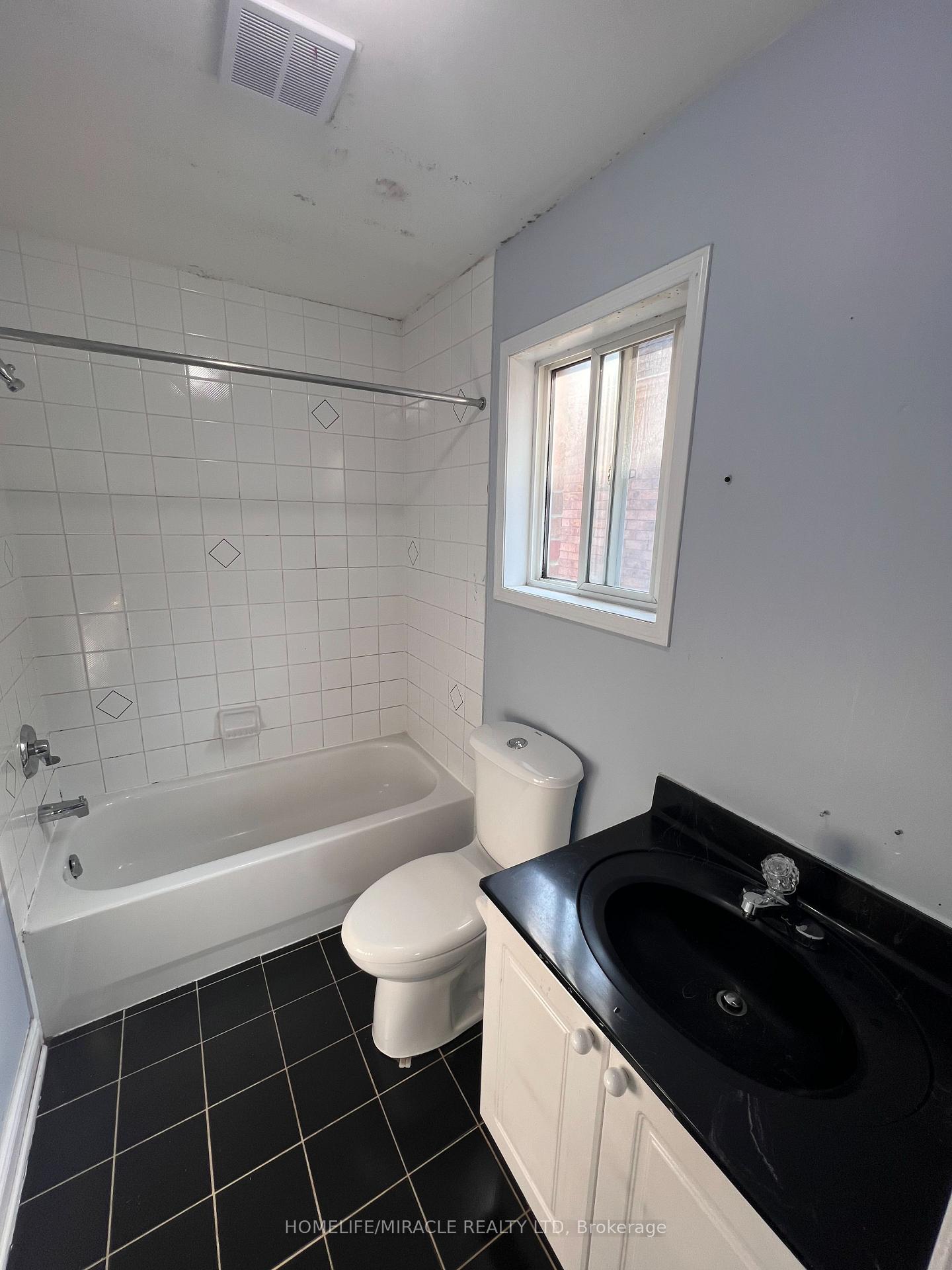Photo 28 of 245 Fernforest Drive, Brampton, Sandringham-Wellington — HOMEH