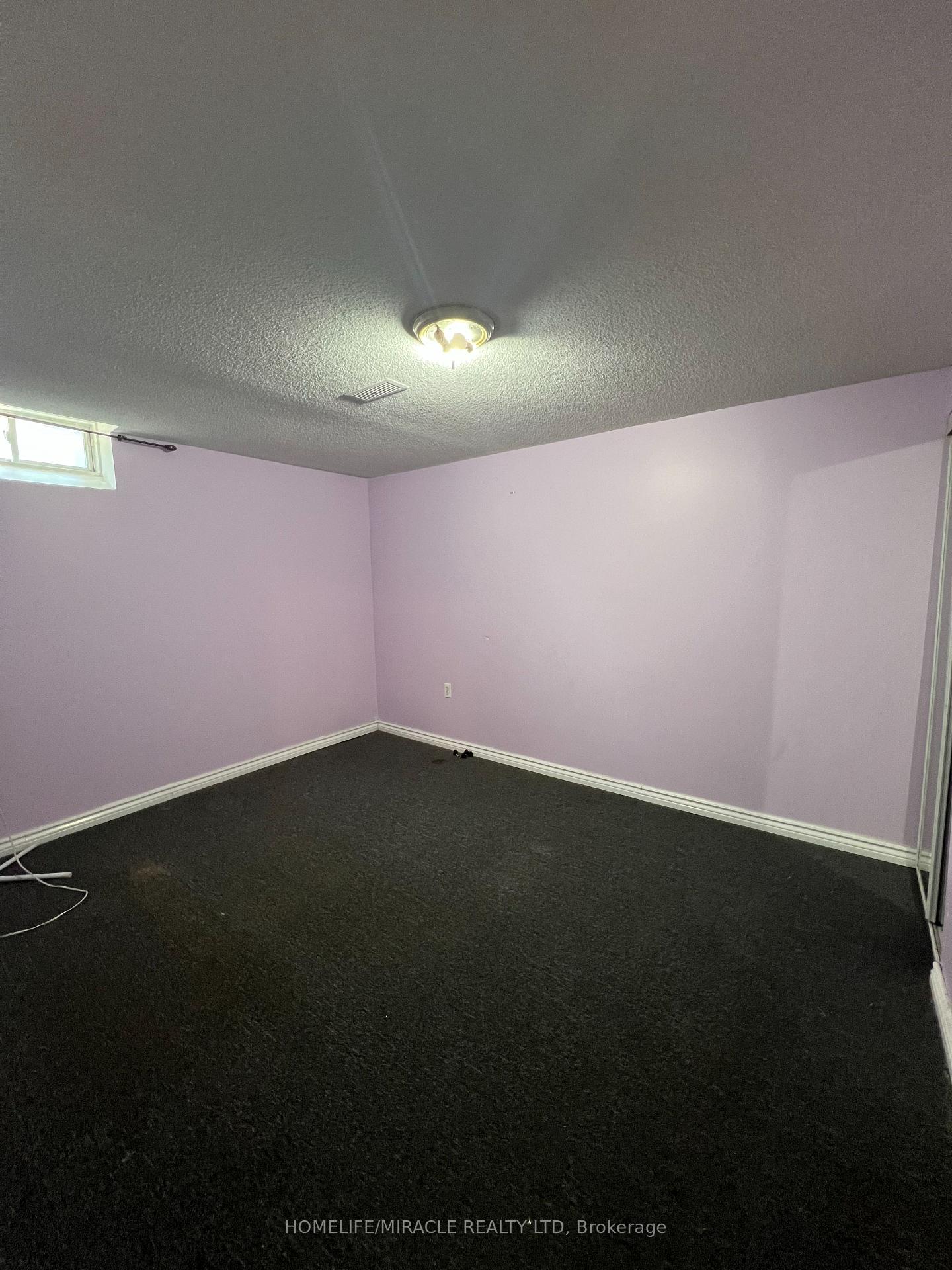 Photo 32 of 245 Fernforest Drive, Brampton, Sandringham-Wellington — HOMEH