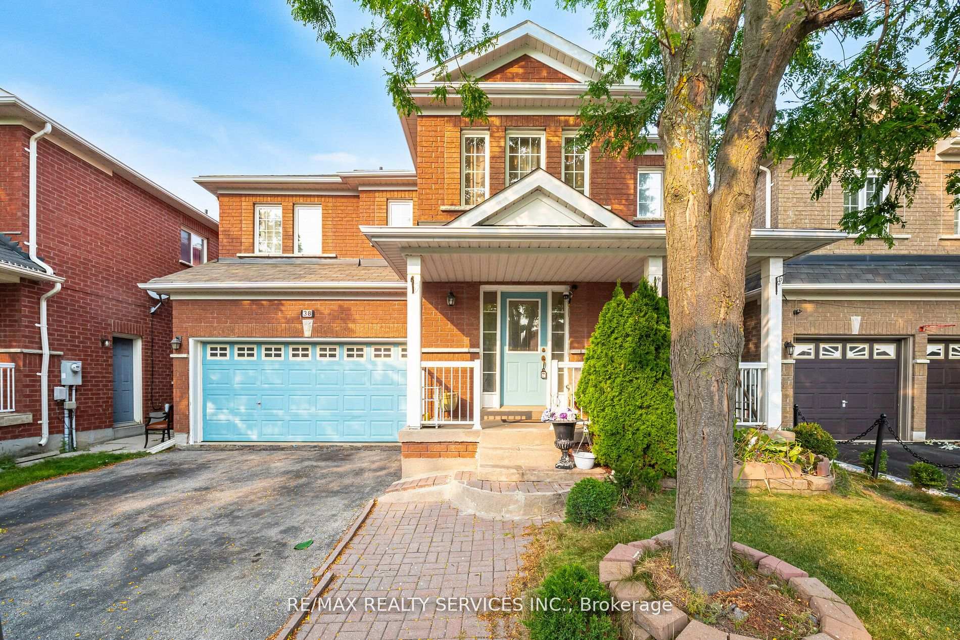 Photo 4 of 38 Sams Crescent, Brampton, Fletcher's Meadow — HOMEH