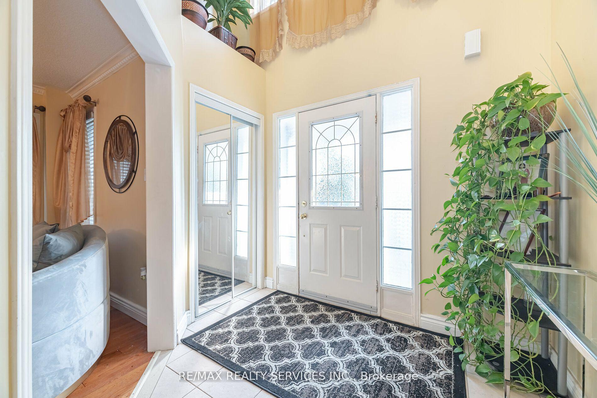 Photo 5 of 38 Sams Crescent, Brampton, Fletcher's Meadow — HOMEH