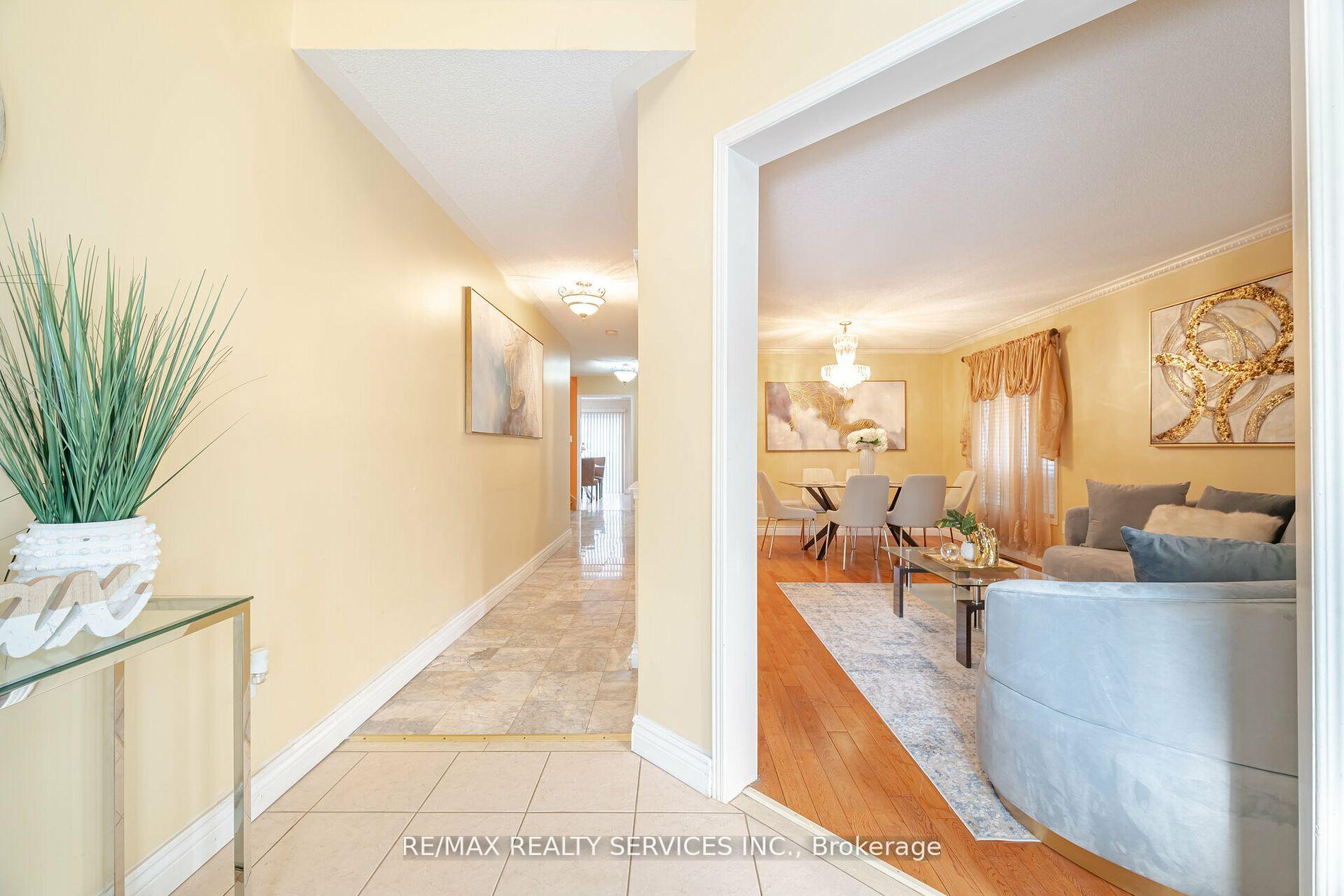 Photo 3 of 38 Sams Crescent, Brampton, Fletcher's Meadow — HOMEH