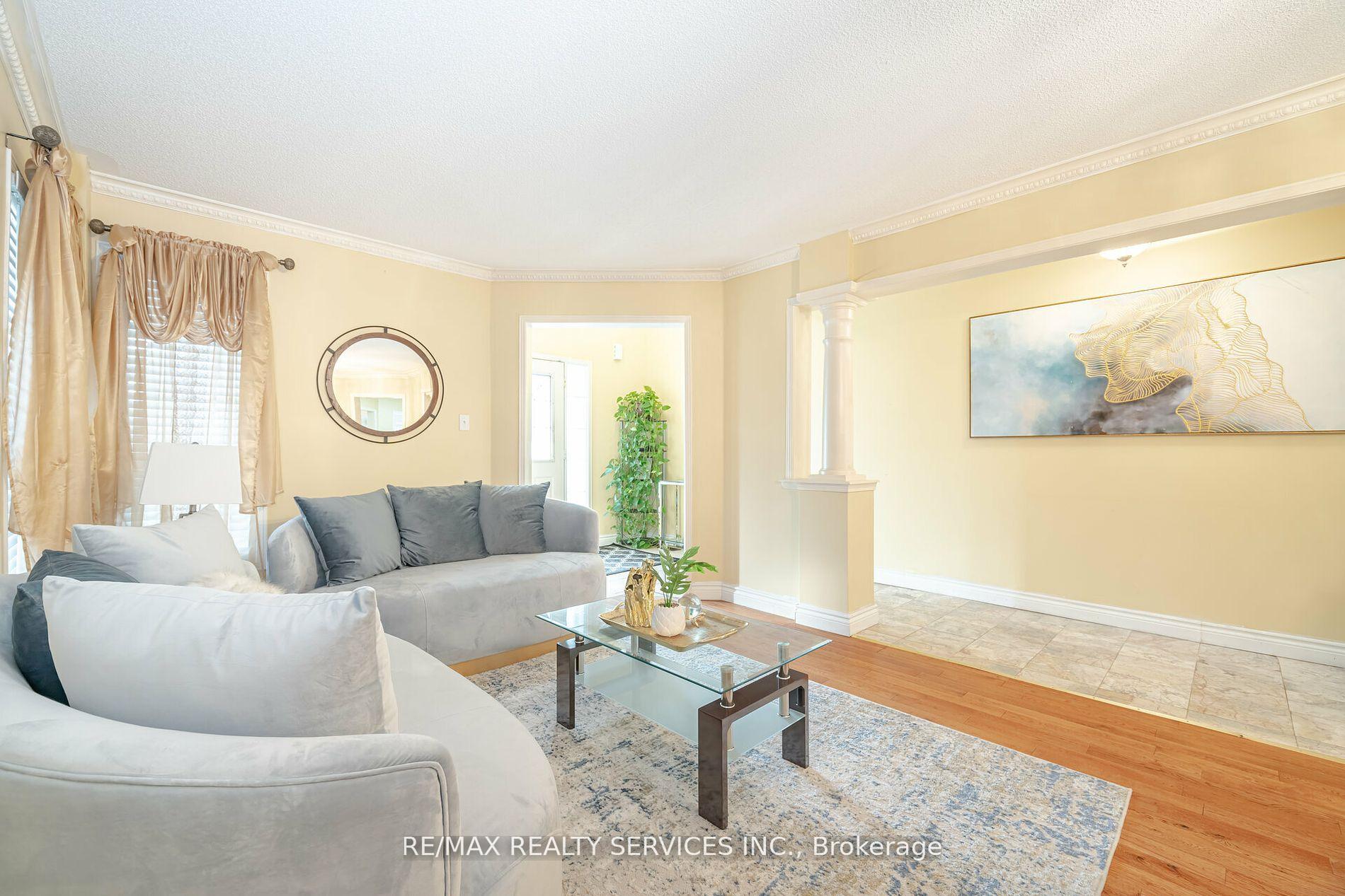 Photo 8 of 38 Sams Crescent, Brampton, Fletcher's Meadow — HOMEH