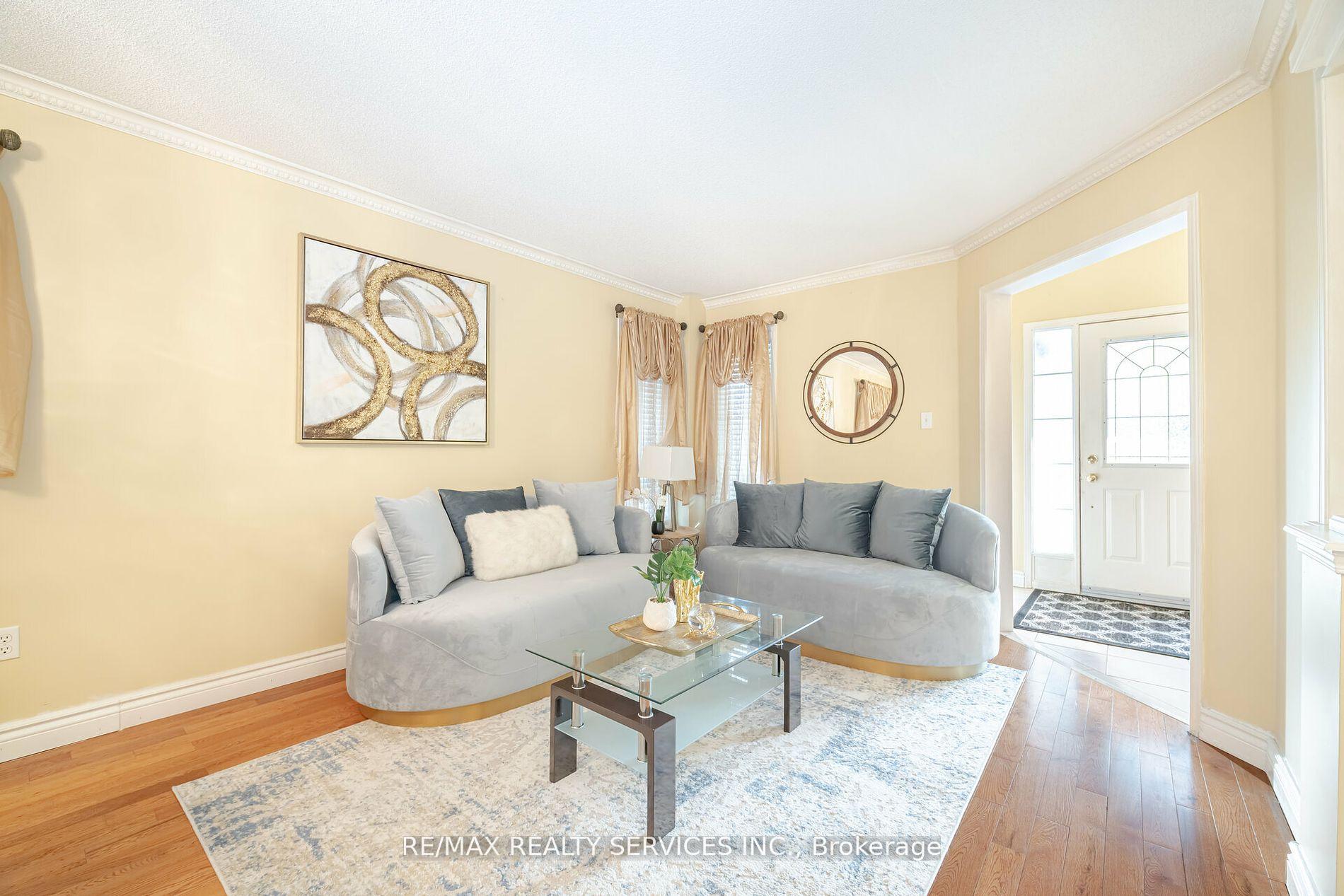Photo 6 of 38 Sams Crescent, Brampton, Fletcher's Meadow — HOMEH