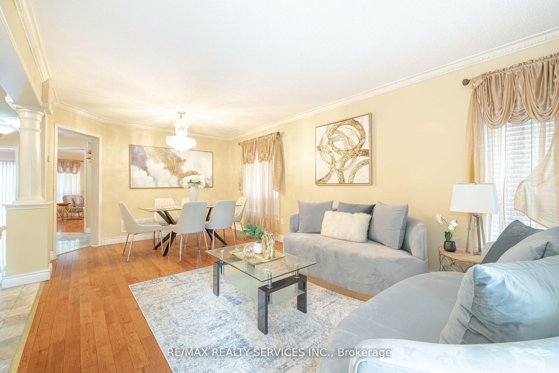Photo 7 of 38 Sams Crescent, Brampton, Fletcher's Meadow — HOMEH