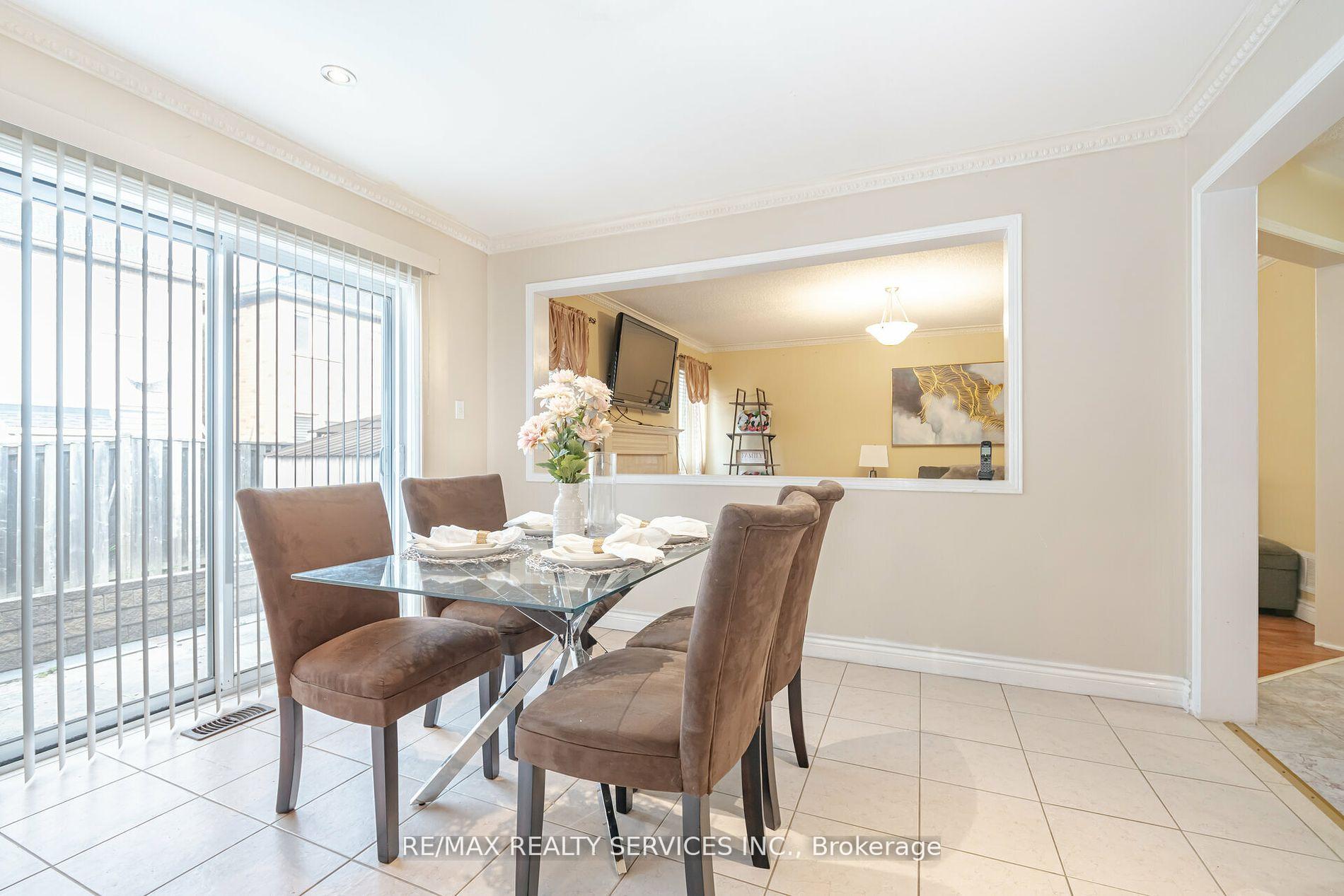 Photo 13 of 38 Sams Crescent, Brampton, Fletcher's Meadow — HOMEH