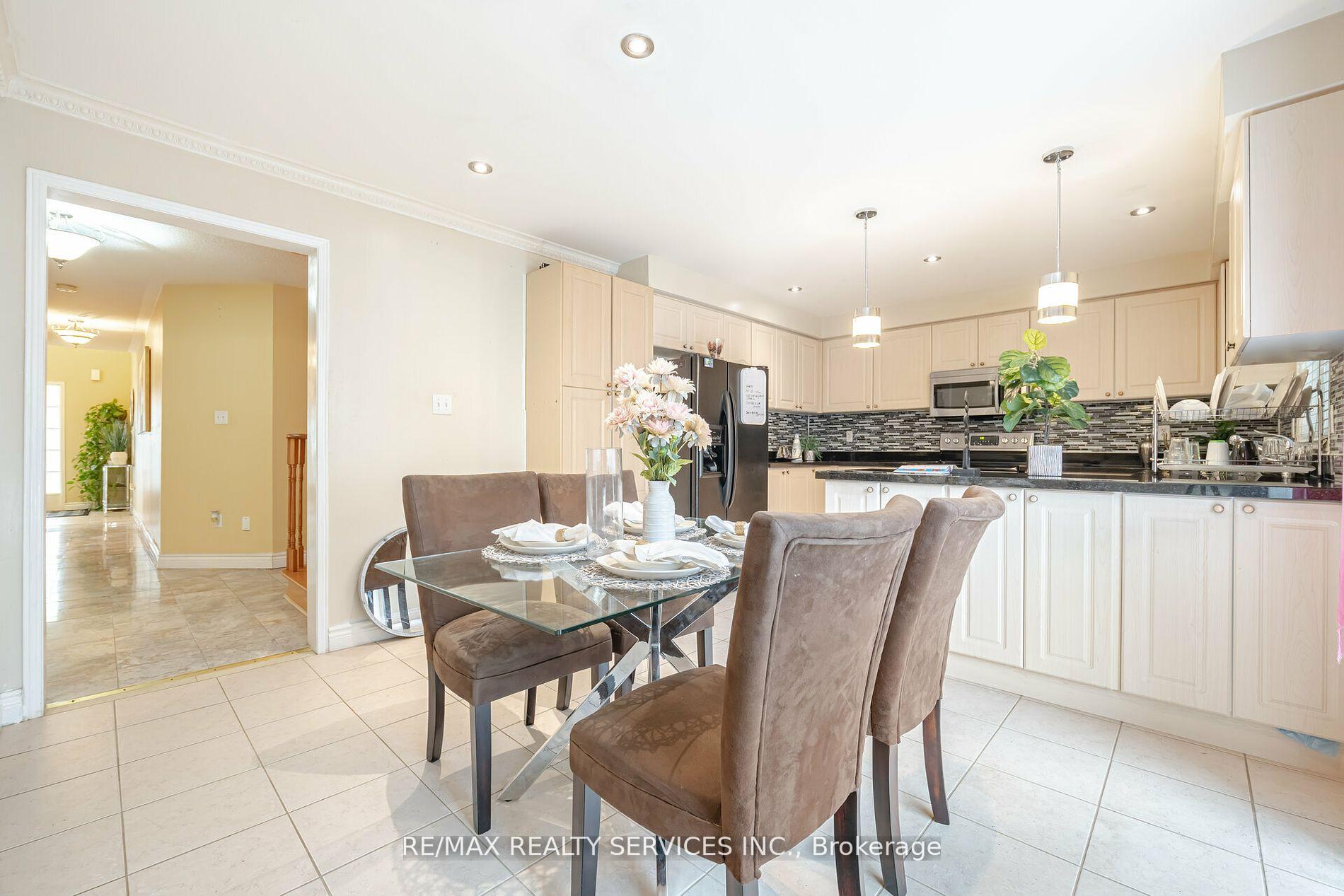 Photo 12 of 38 Sams Crescent, Brampton, Fletcher's Meadow — HOMEH
