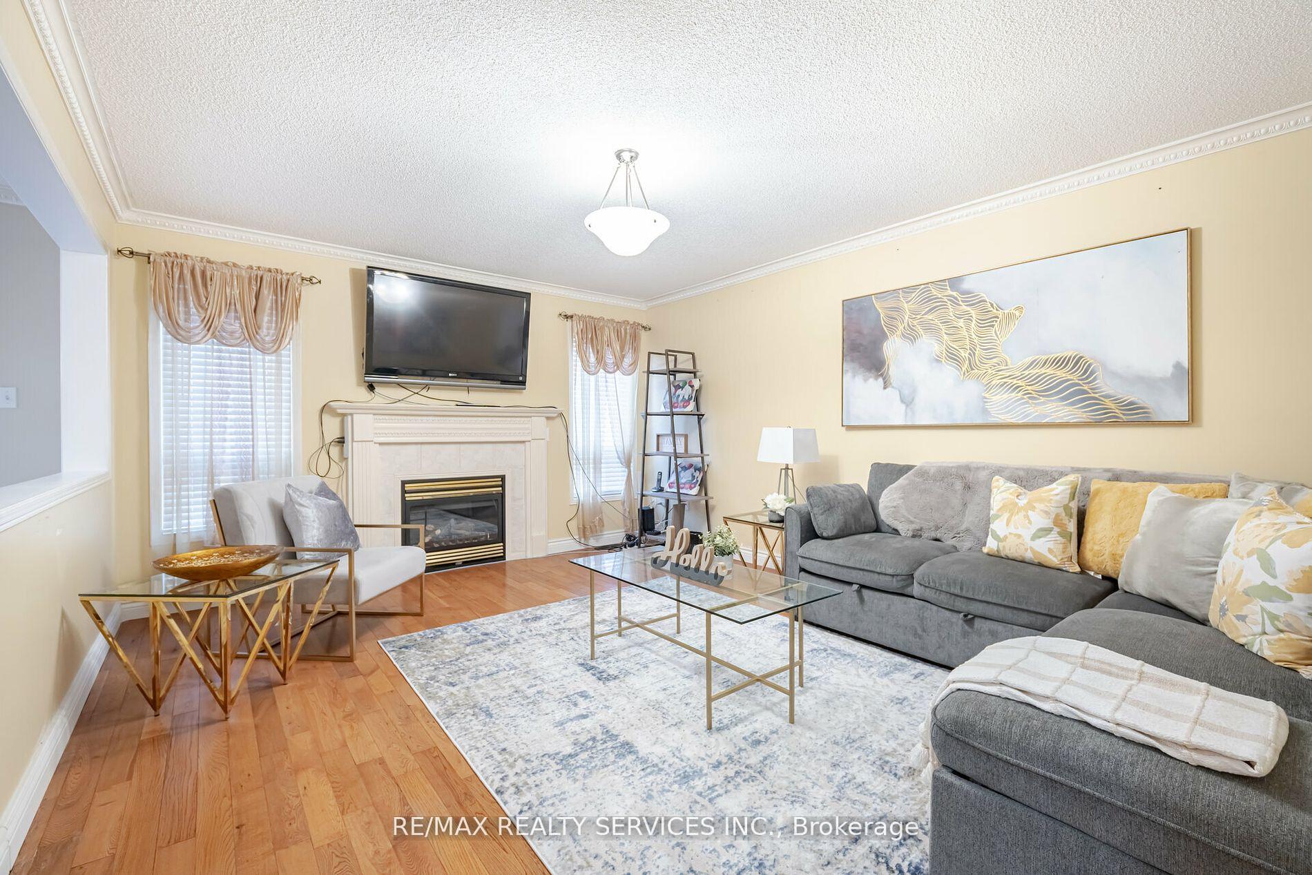 Photo 16 of 38 Sams Crescent, Brampton, Fletcher's Meadow — HOMEH
