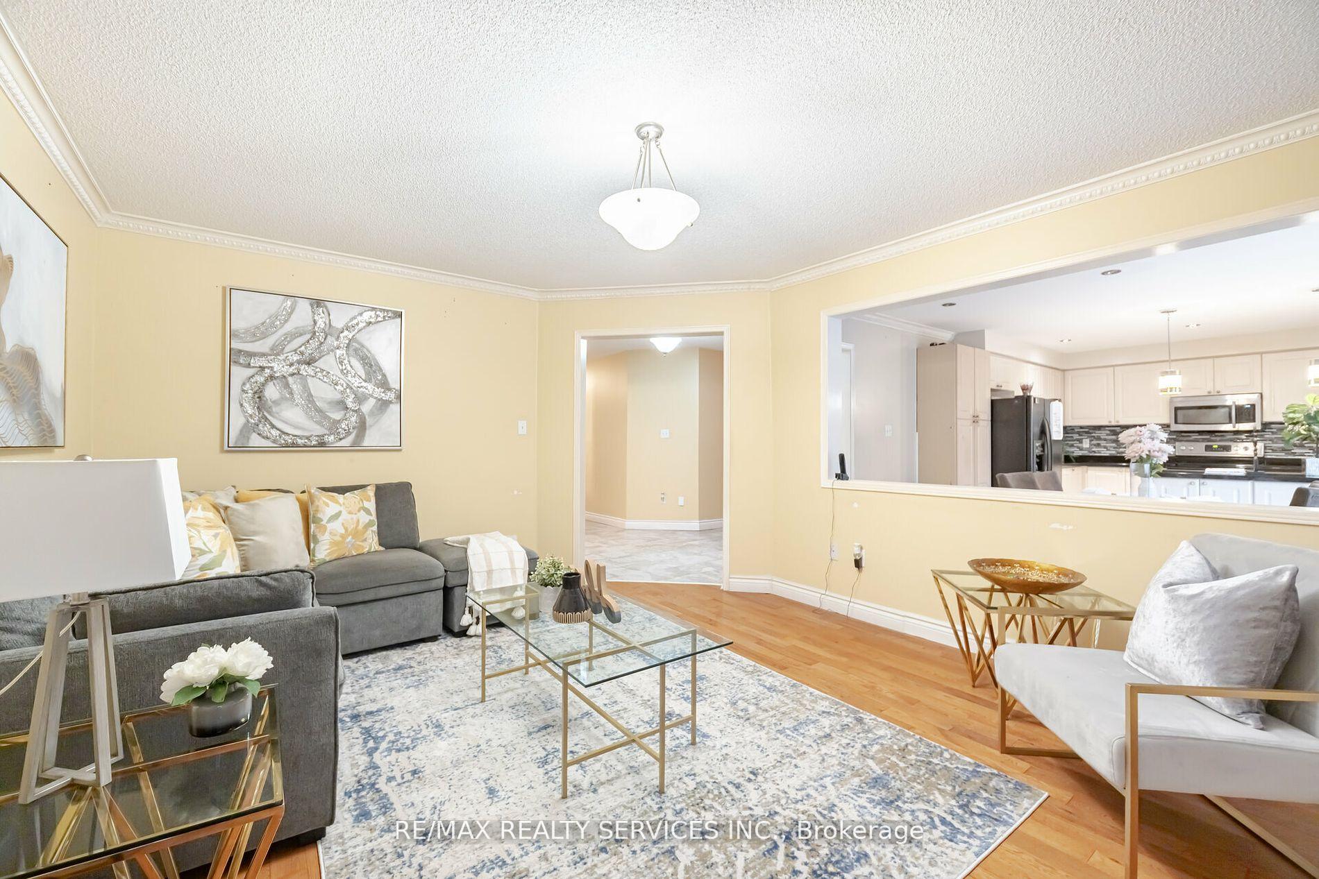 Photo 18 of 38 Sams Crescent, Brampton, Fletcher's Meadow — HOMEH
