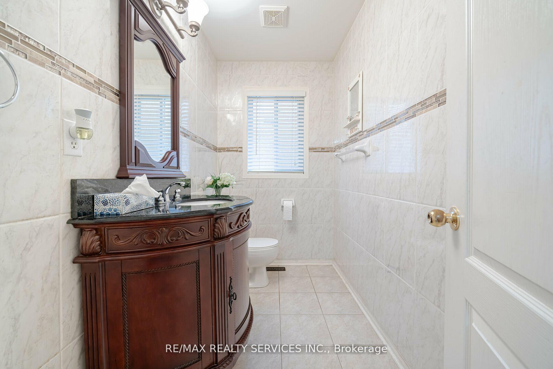 Photo 17 of 38 Sams Crescent, Brampton, Fletcher's Meadow — HOMEH