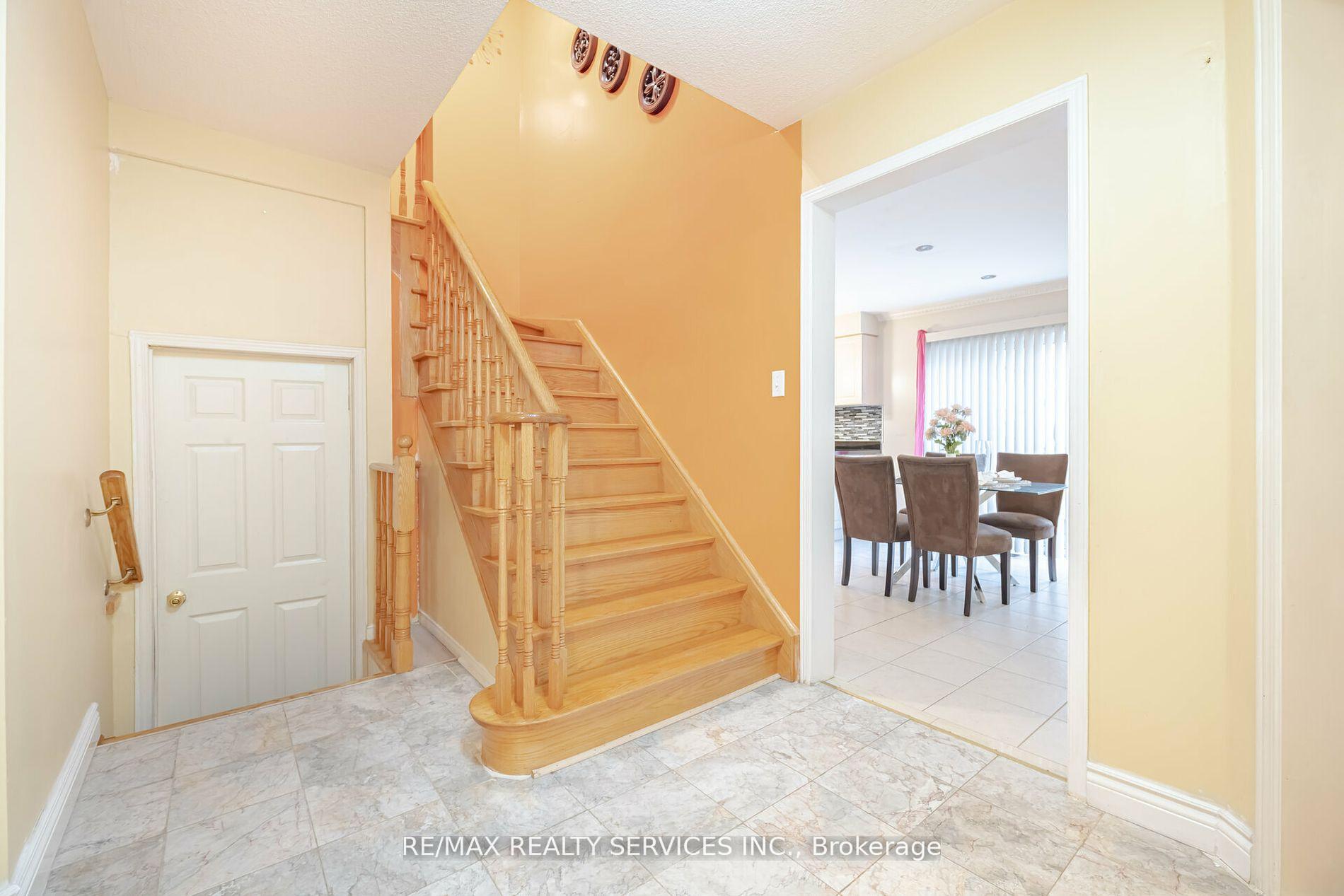 Photo 21 of 38 Sams Crescent, Brampton, Fletcher's Meadow — HOMEH