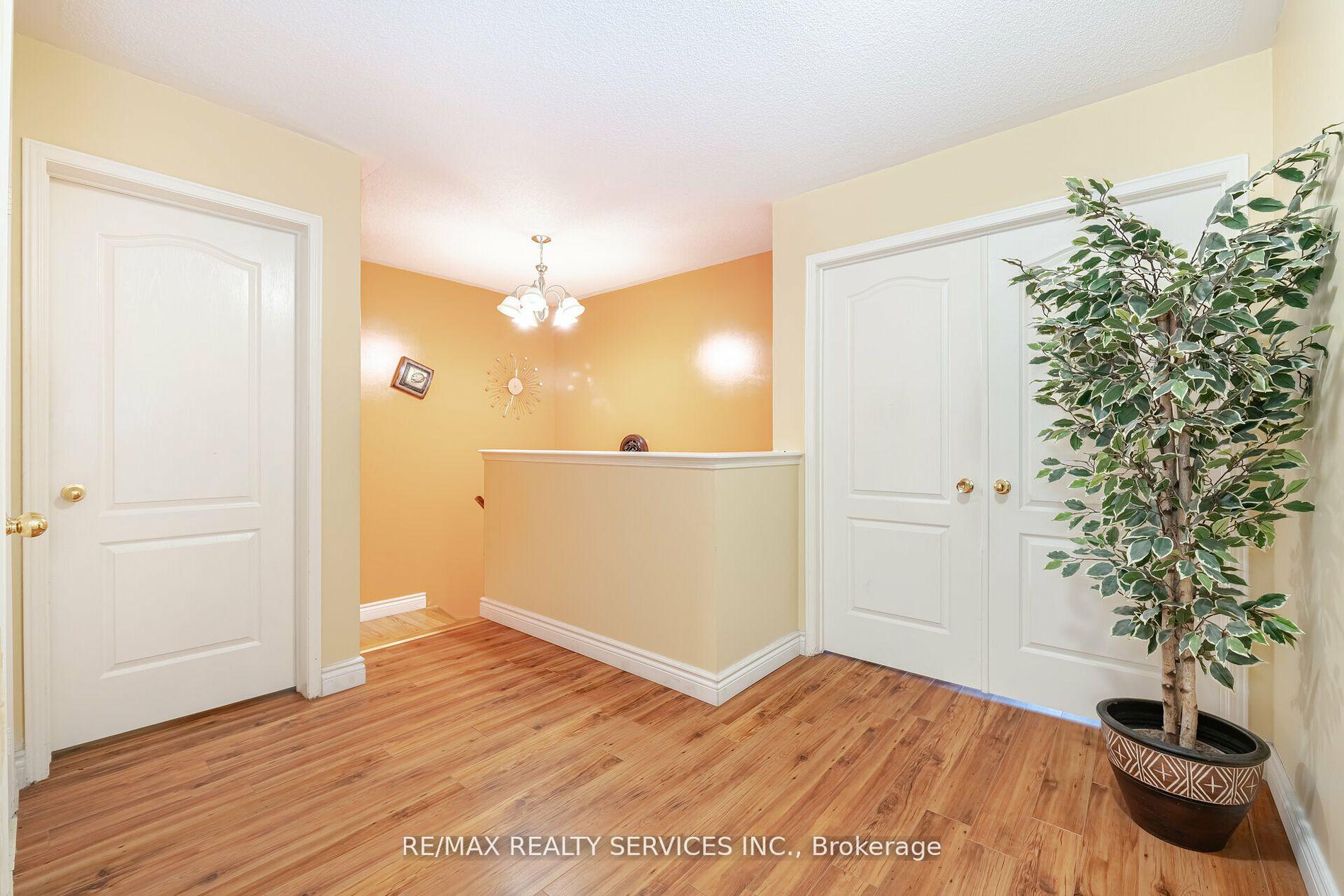 Photo 22 of 38 Sams Crescent, Brampton, Fletcher's Meadow — HOMEH