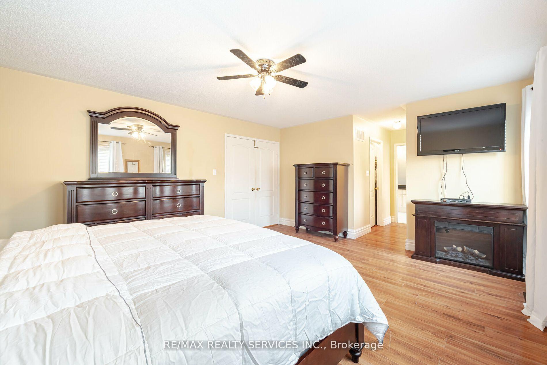 Photo 20 of 38 Sams Crescent, Brampton, Fletcher's Meadow — HOMEH