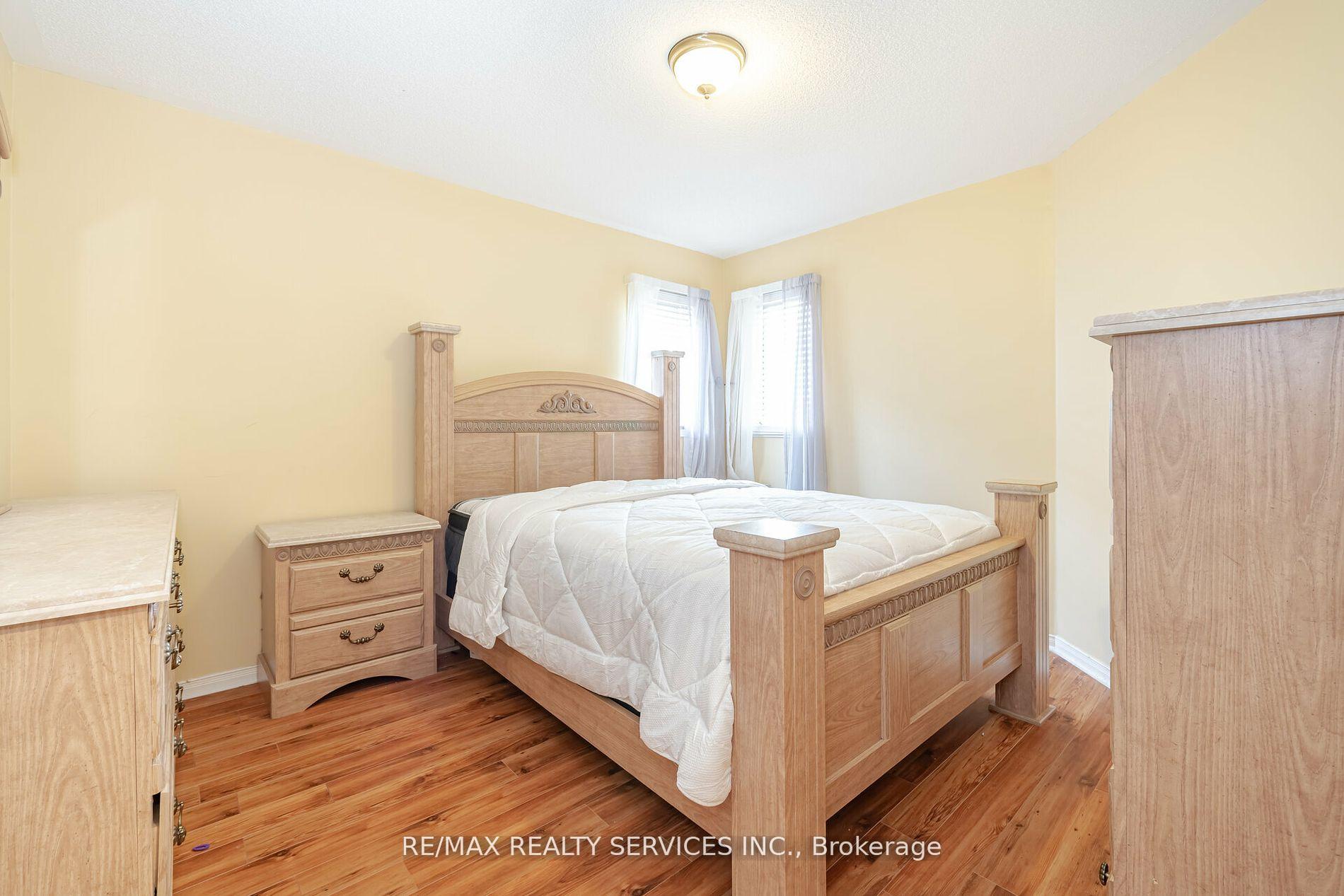 Photo 26 of 38 Sams Crescent, Brampton, Fletcher's Meadow — HOMEH