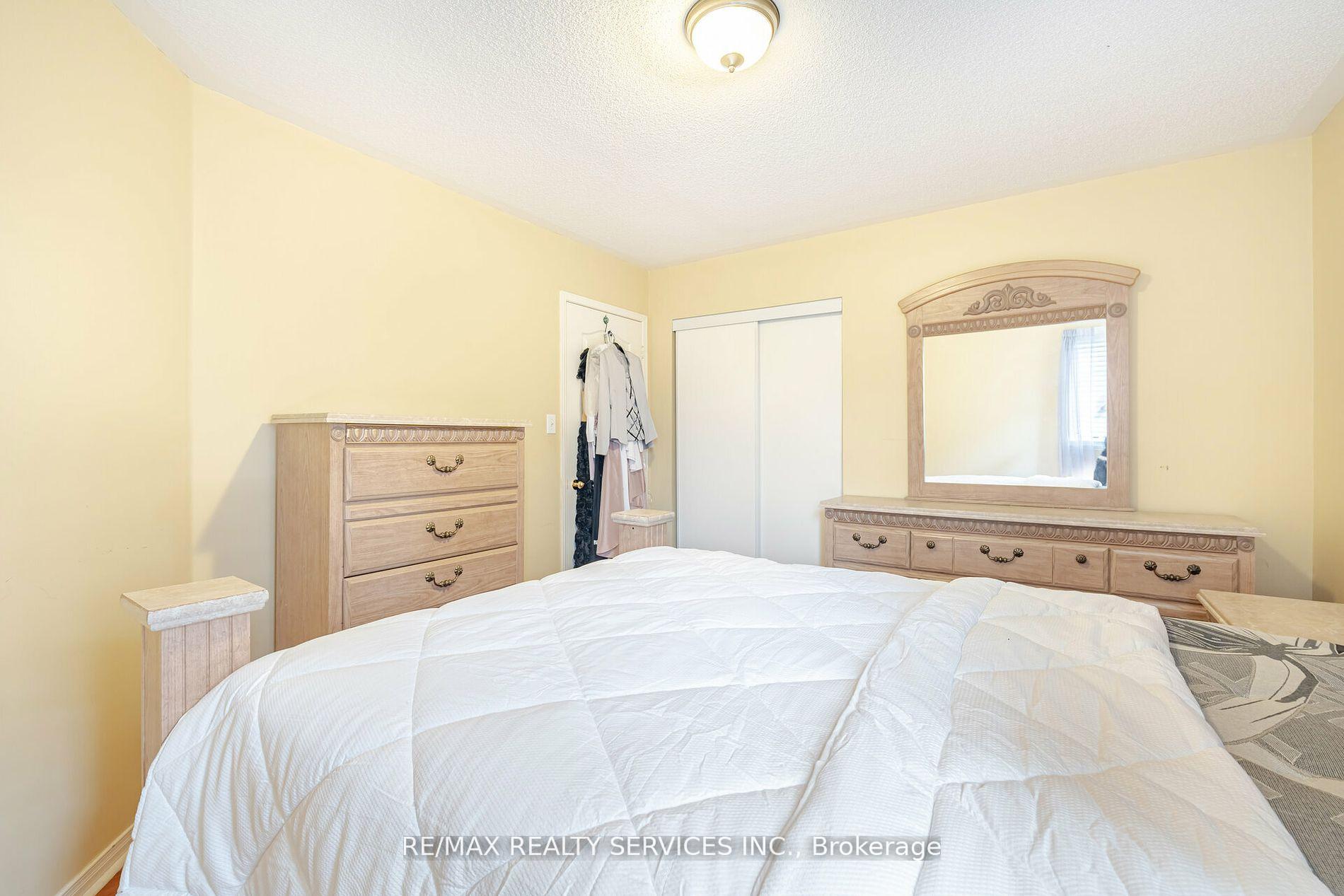 Photo 28 of 38 Sams Crescent, Brampton, Fletcher's Meadow — HOMEH