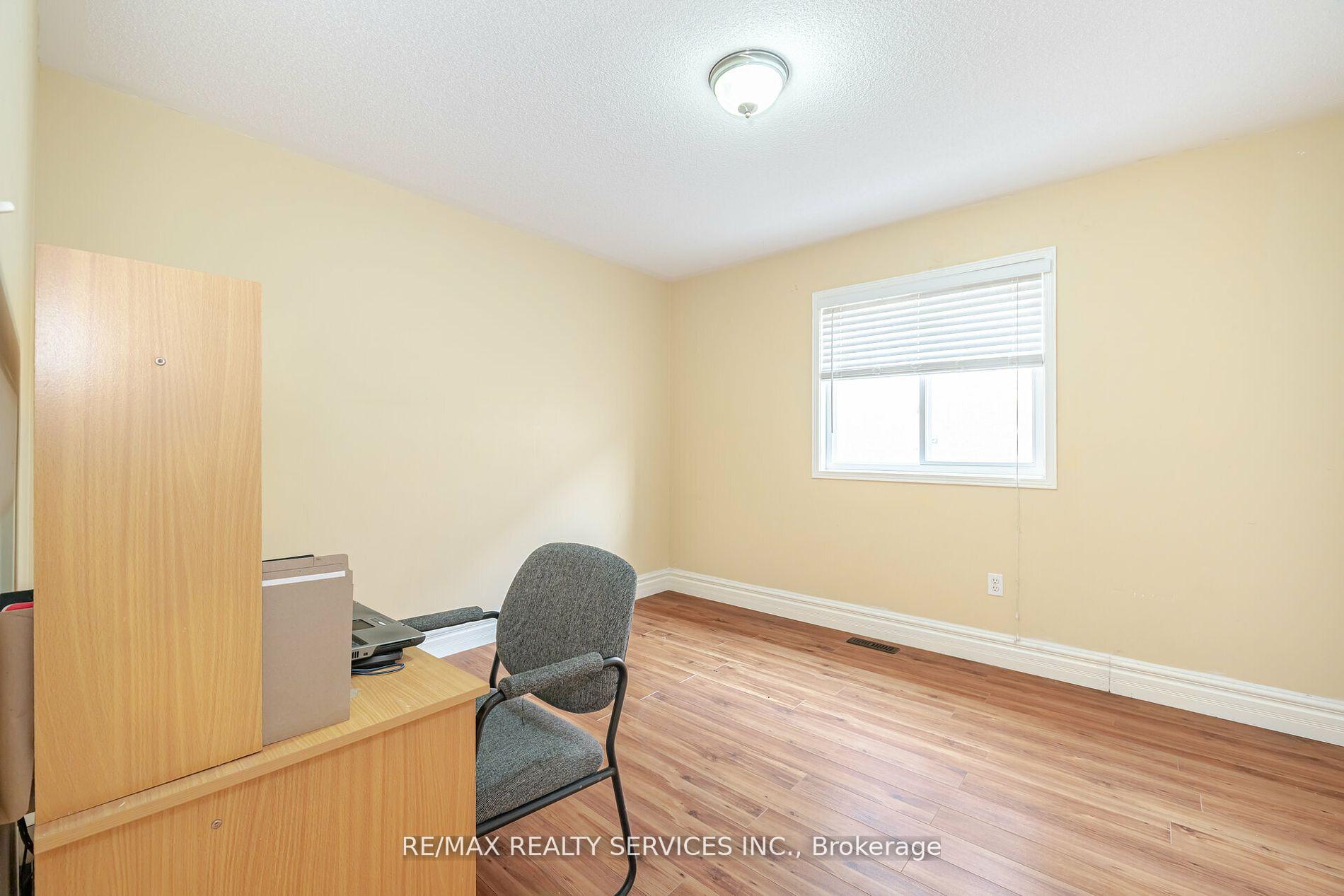 Photo 29 of 38 Sams Crescent, Brampton, Fletcher's Meadow — HOMEH