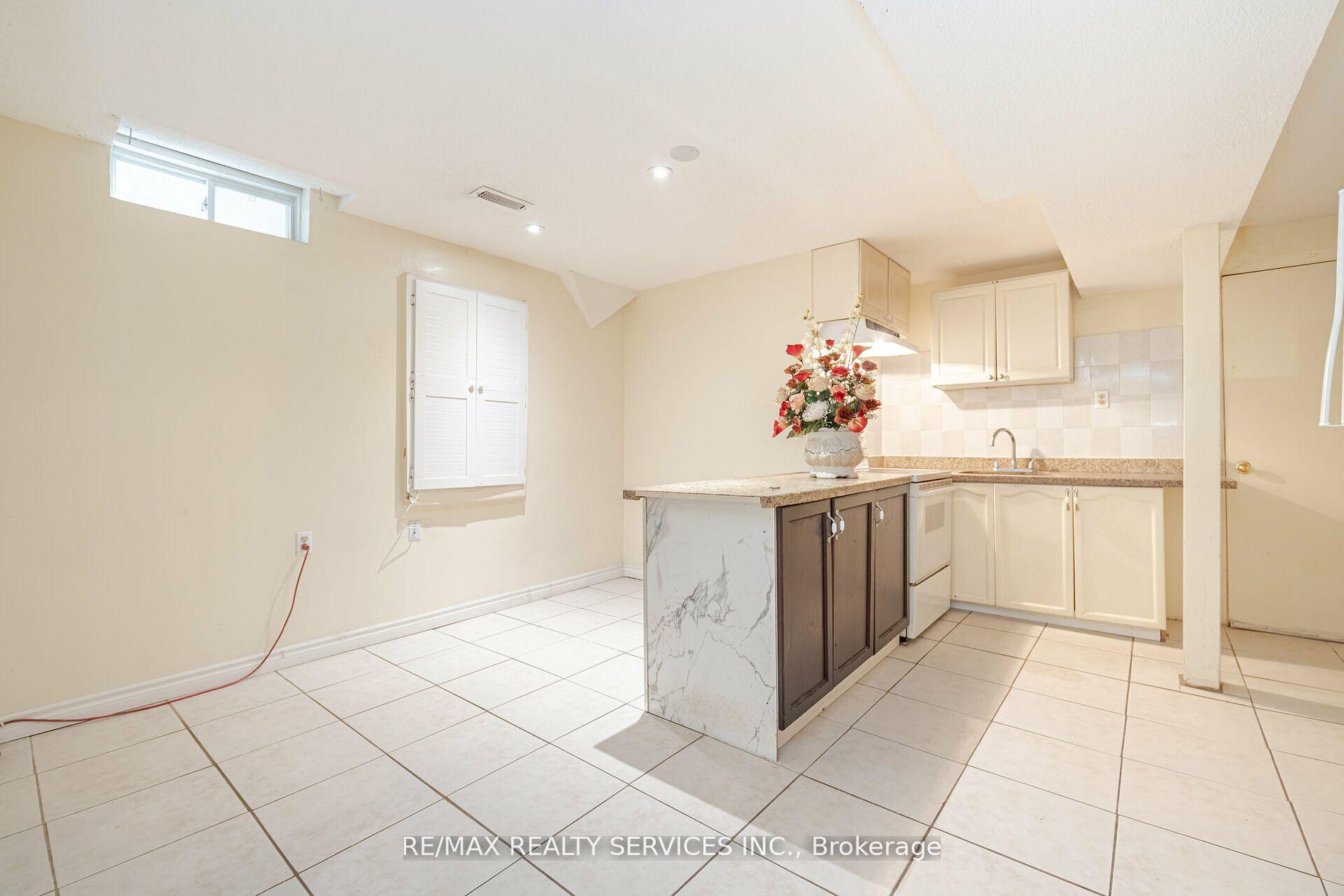 Photo 27 of 38 Sams Crescent, Brampton, Fletcher's Meadow — HOMEH