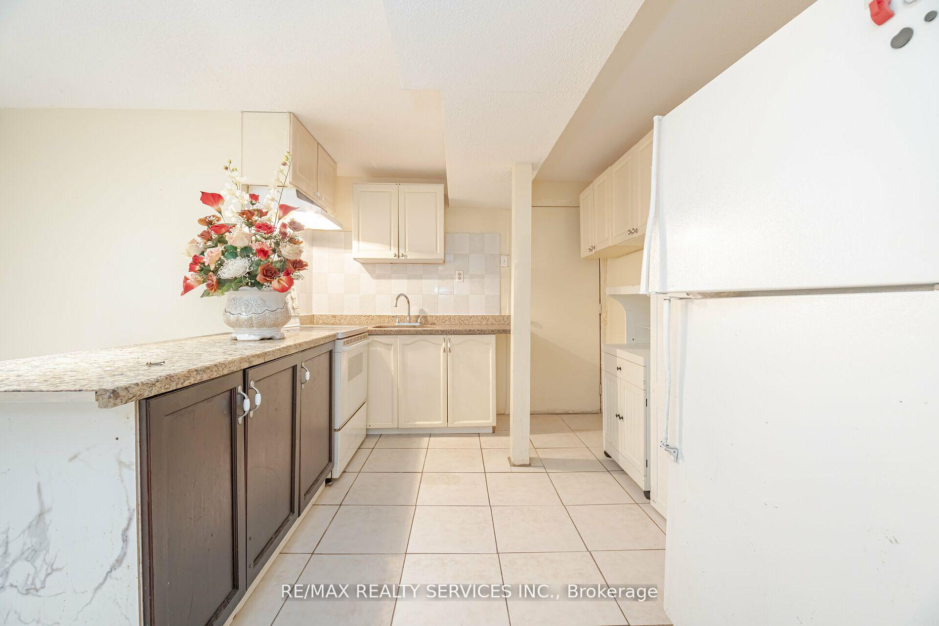 Photo 31 of 38 Sams Crescent, Brampton, Fletcher's Meadow — HOMEH