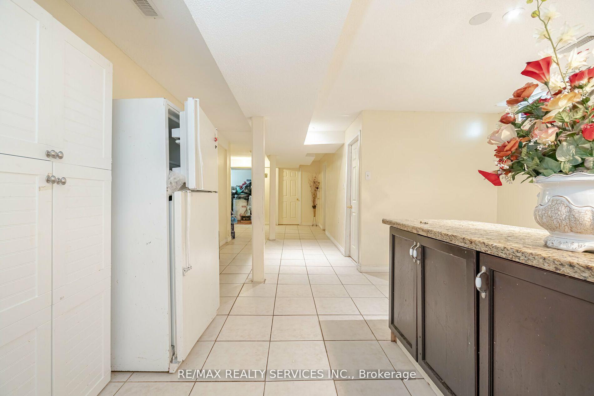 Photo 30 of 38 Sams Crescent, Brampton, Fletcher's Meadow — HOMEH
