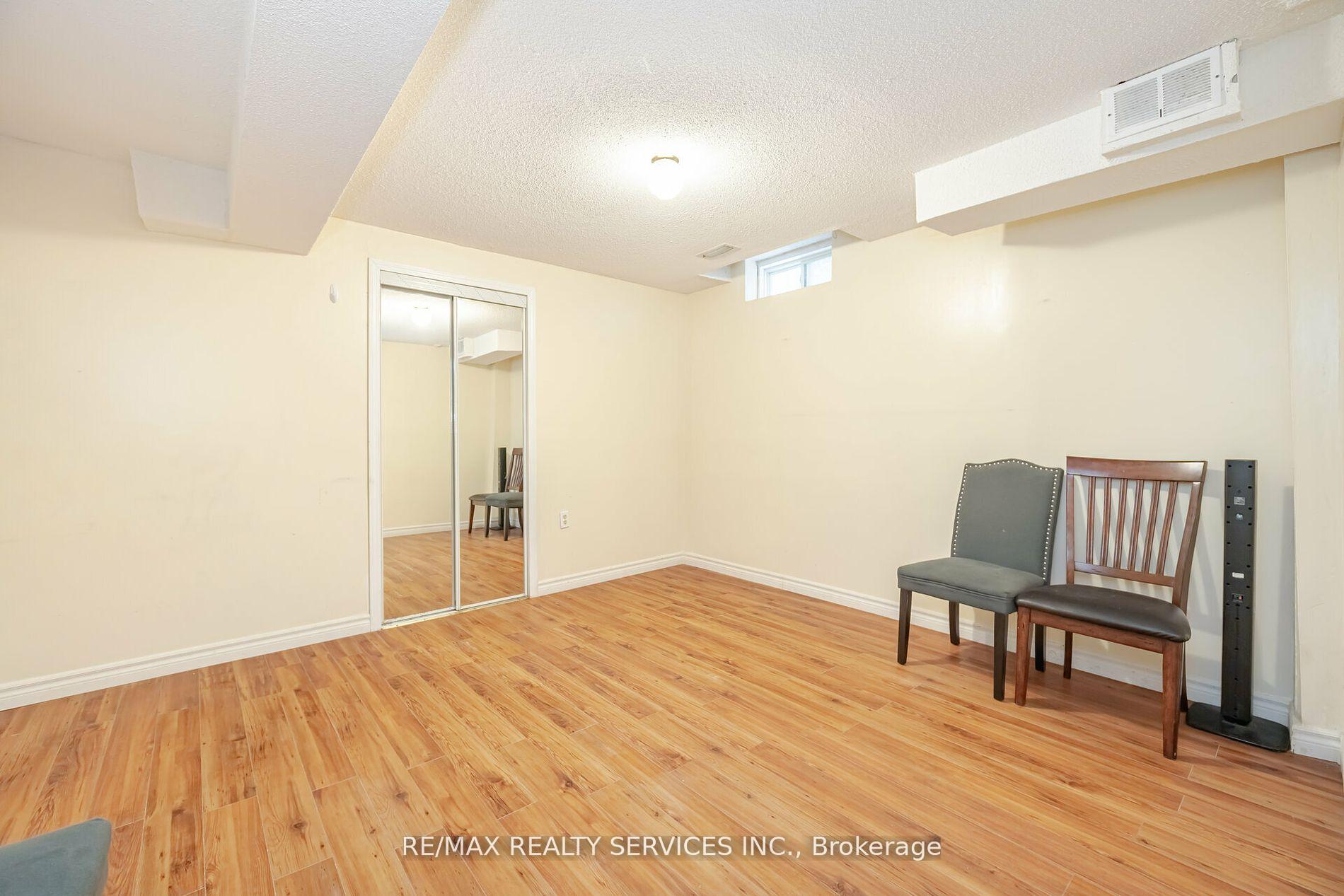 Photo 32 of 38 Sams Crescent, Brampton, Fletcher's Meadow — HOMEH