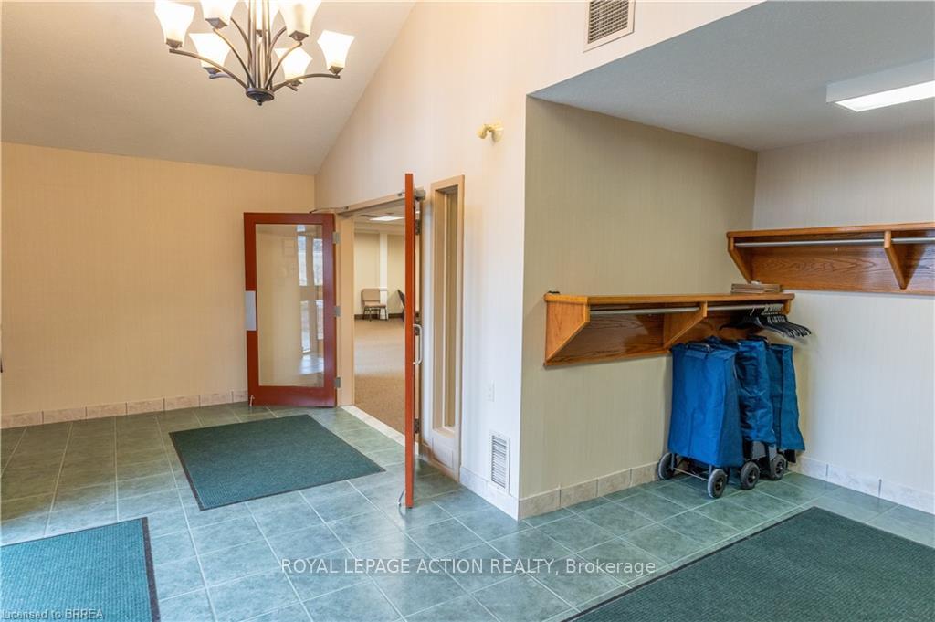 Photo 11 of 143 King Edward Street, Brant, Paris — HOMEH