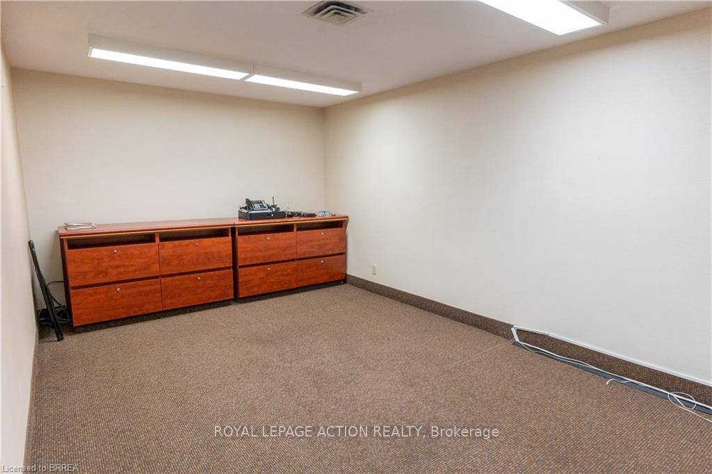 Photo 6 of 143 King Edward Street, Brant, Paris — HOMEH