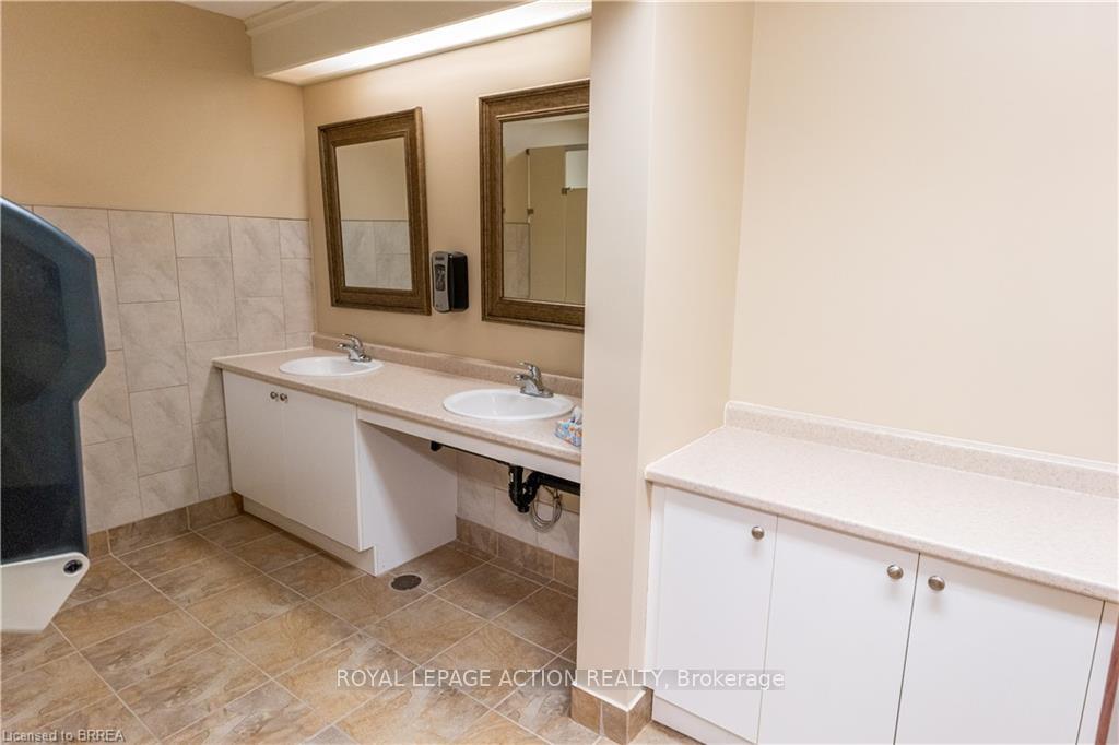 Photo 13 of 143 King Edward Street, Brant, Paris — HOMEH
