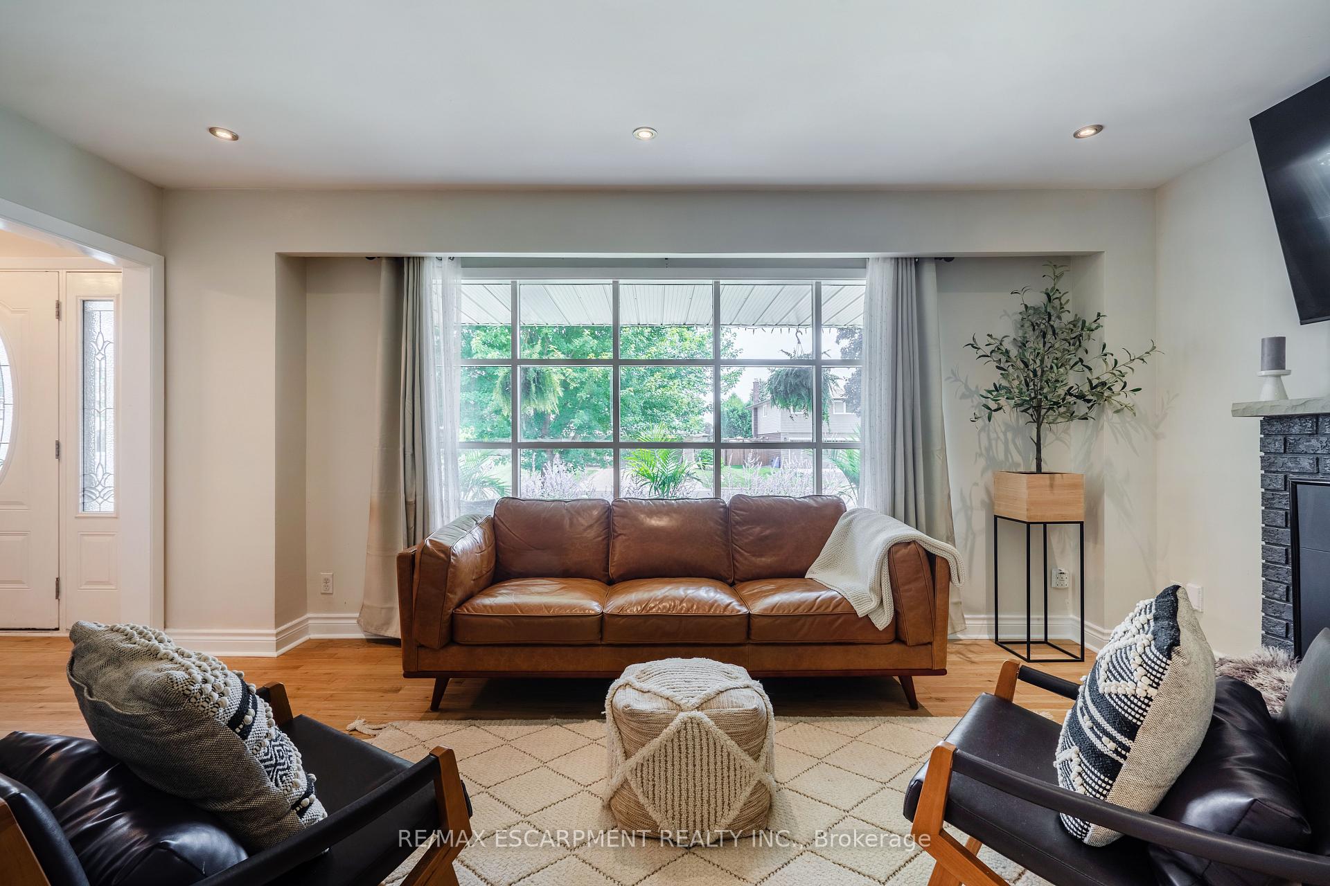Photo 5 of 858 Fernhill Boulevard N, Oshawa, Northglen — HOMEH