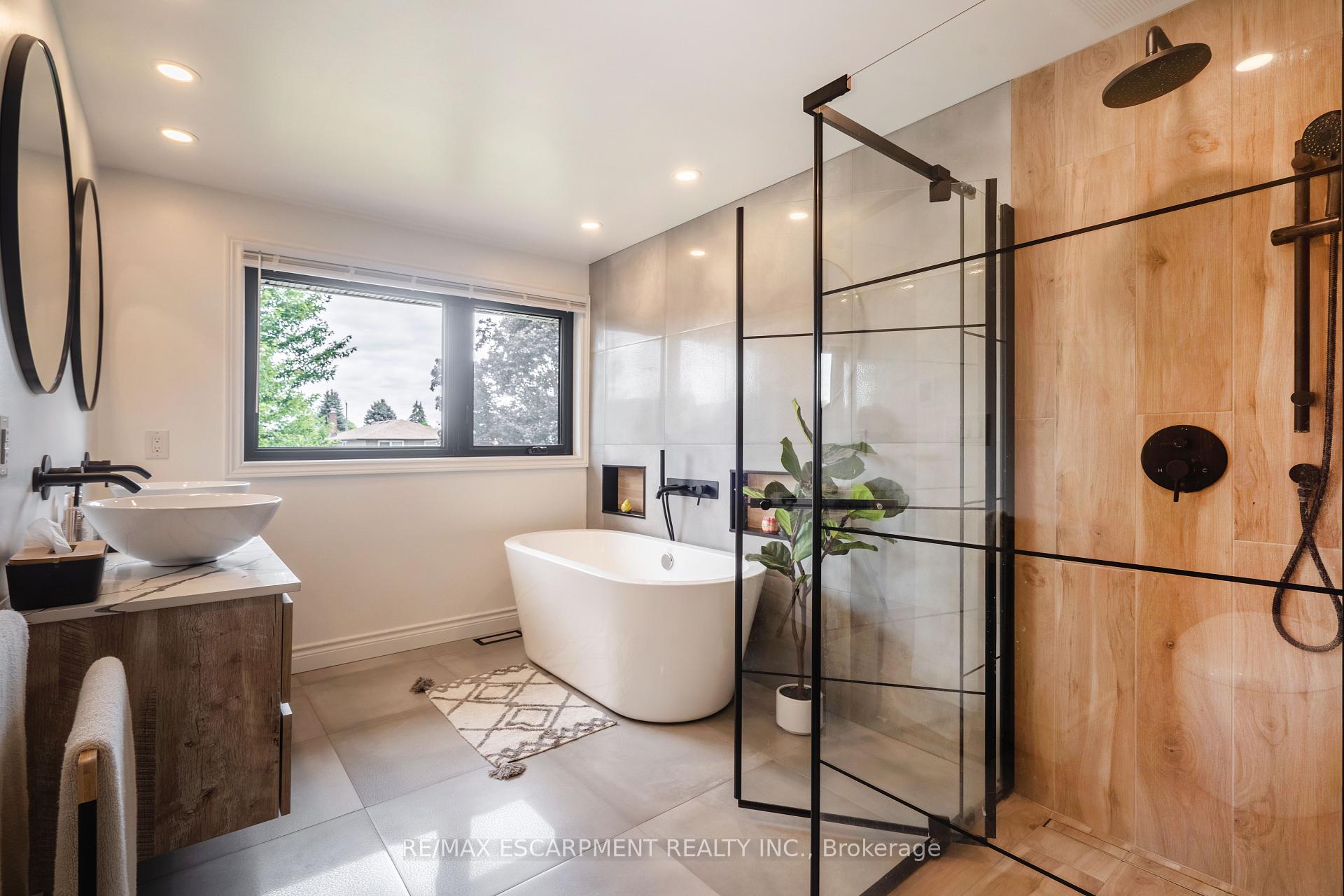 Photo 15 of 858 Fernhill Boulevard N, Oshawa, Northglen — HOMEH