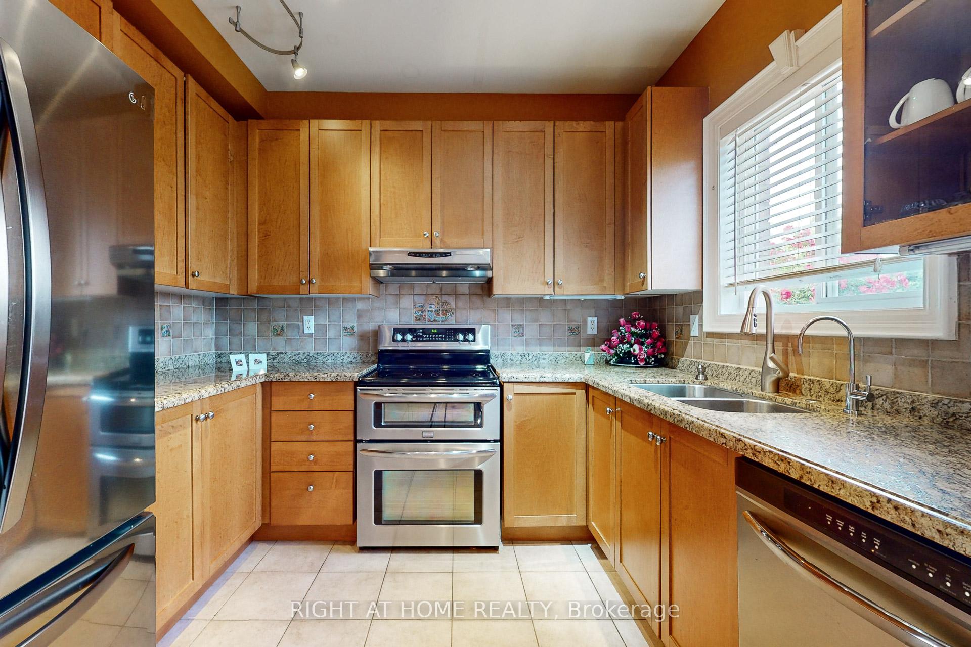 Photo 8 of 90 Cormorant Crescent, Vaughan, Vellore Village — HOMEH