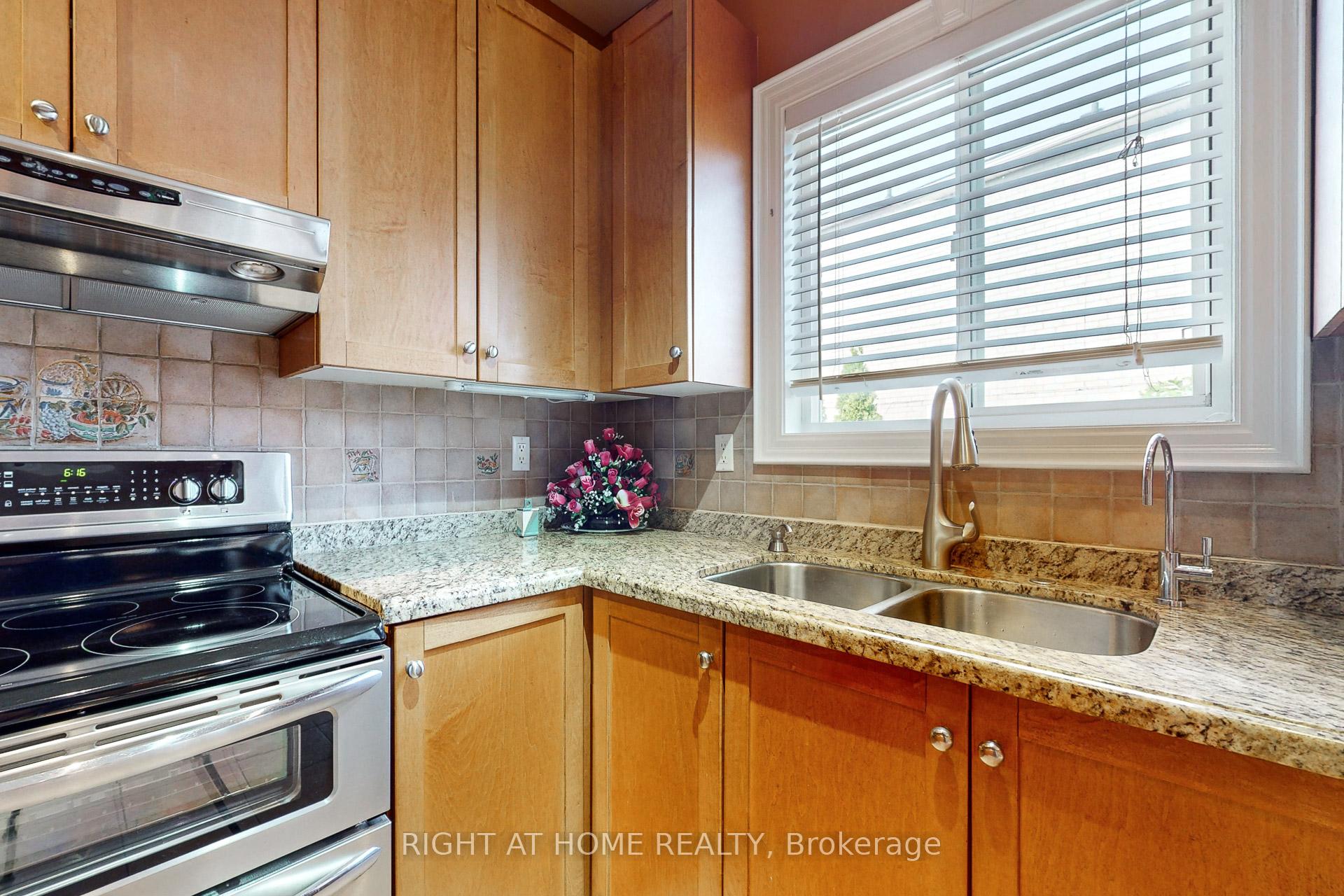 Photo 12 of 90 Cormorant Crescent, Vaughan, Vellore Village — HOMEH