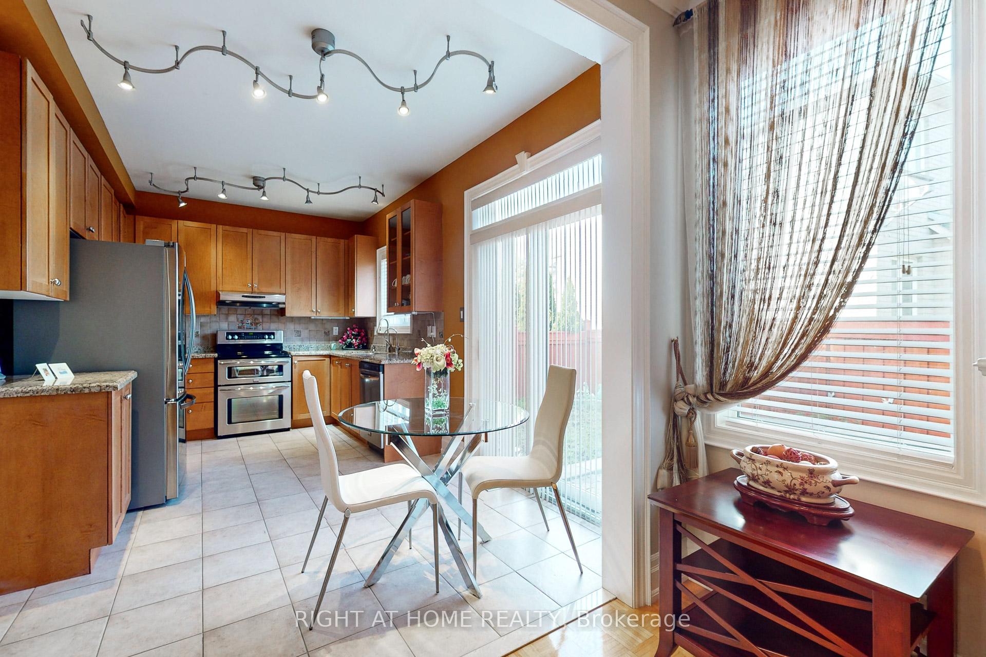 Photo 25 of 90 Cormorant Crescent, Vaughan, Vellore Village — HOMEH