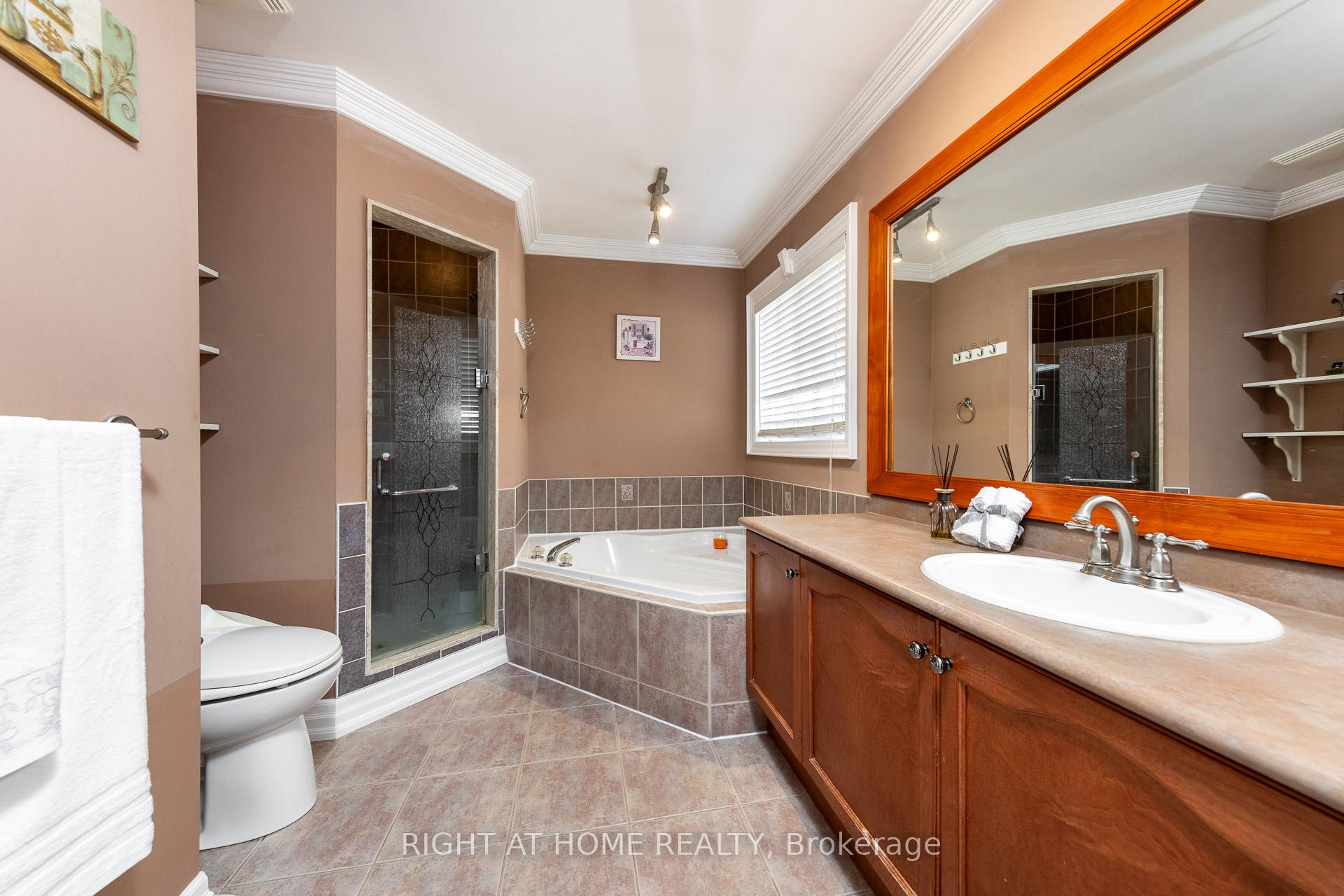 Photo 16 of 90 Cormorant Crescent, Vaughan, Vellore Village — HOMEH
