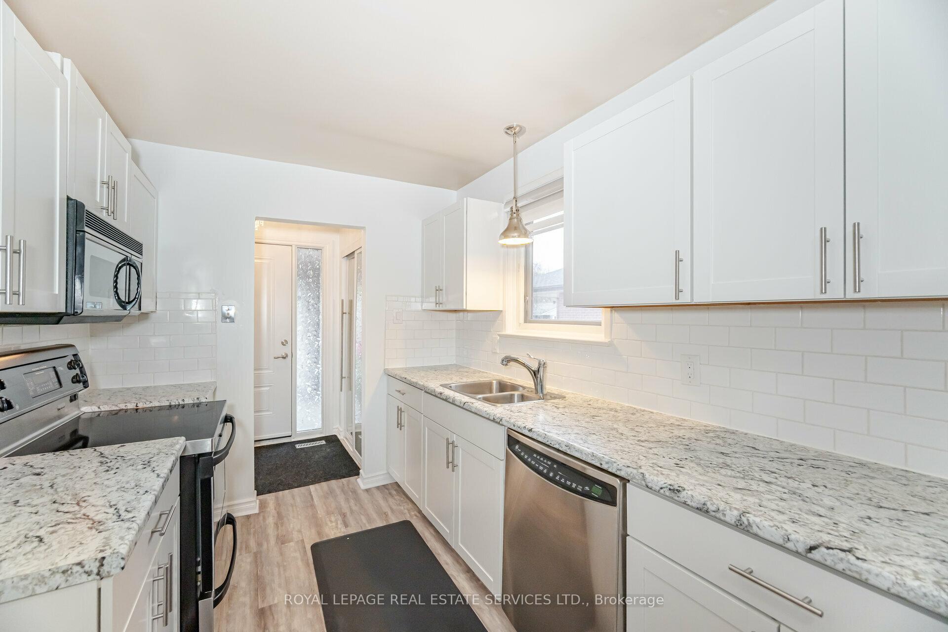 Photo 3 of 30 Burbank Place, Barrie, Wellington — HOMEH
