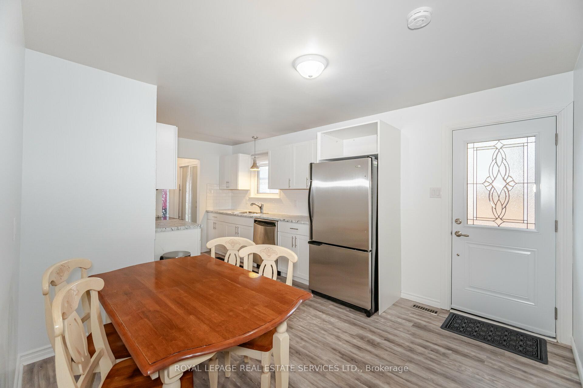 Photo 6 of 30 Burbank Place, Barrie, Wellington — HOMEH